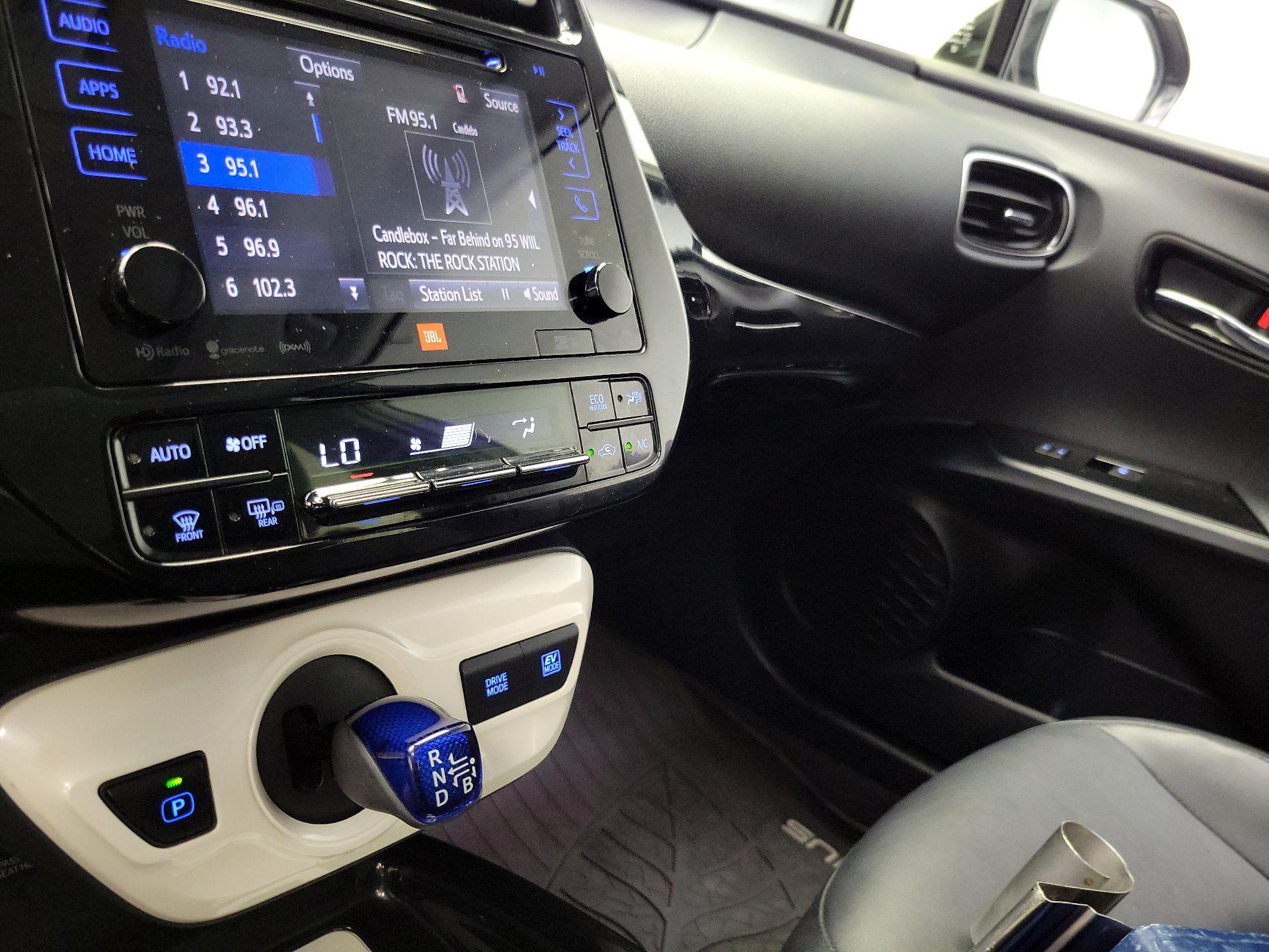 Thumbnail: 2017 Toyota Prius - 17