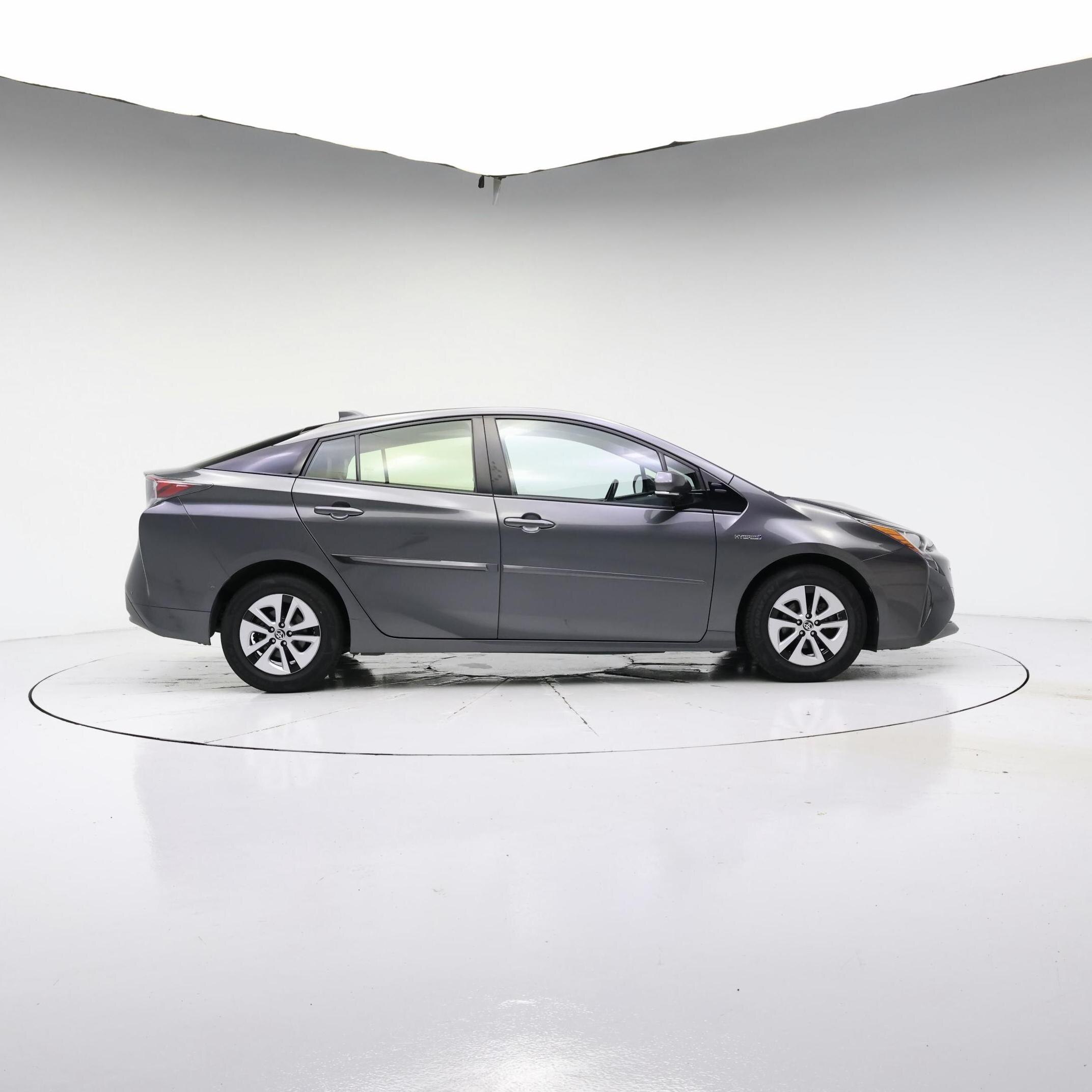 Thumbnail: 2017 Toyota Prius - 7