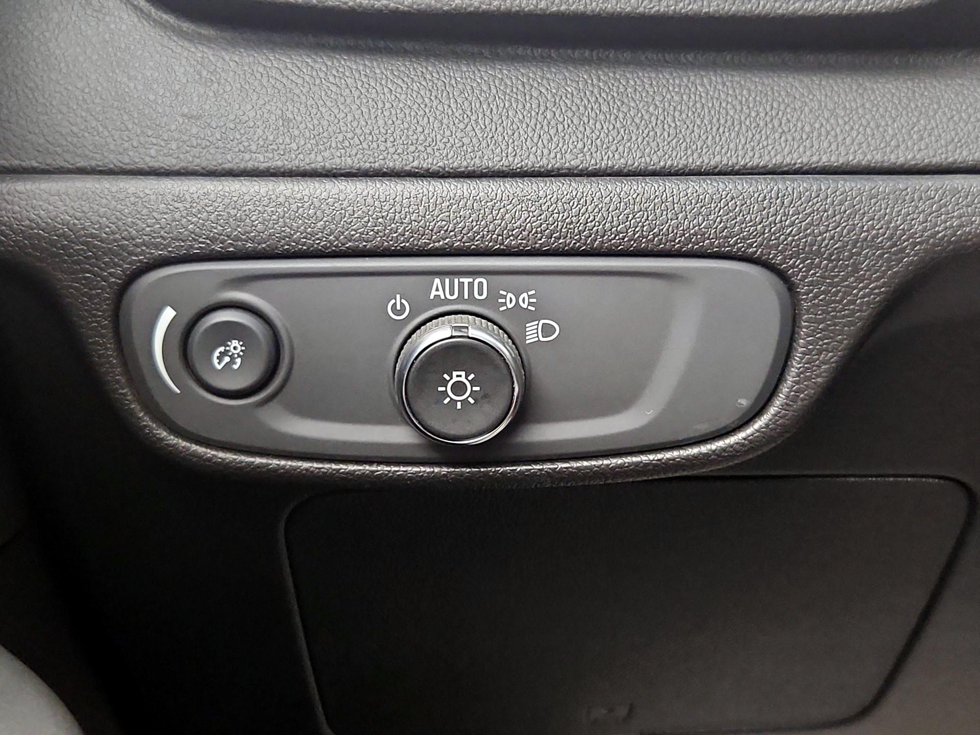 Thumbnail: 2022 Chevrolet Bolt EV - 13