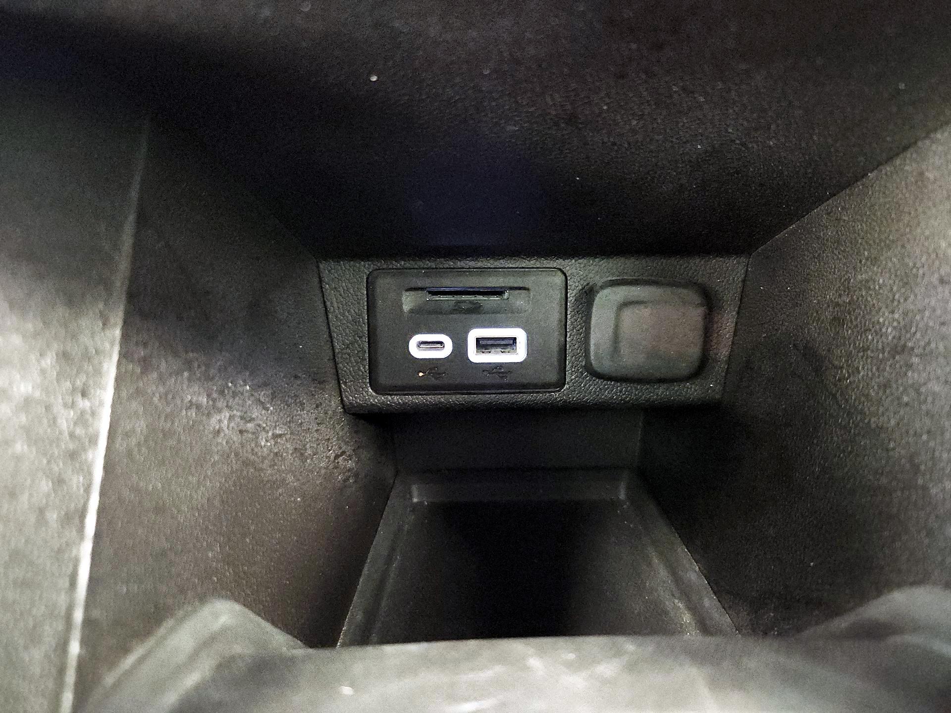 Thumbnail: 2022 Chevrolet Bolt EV - 18