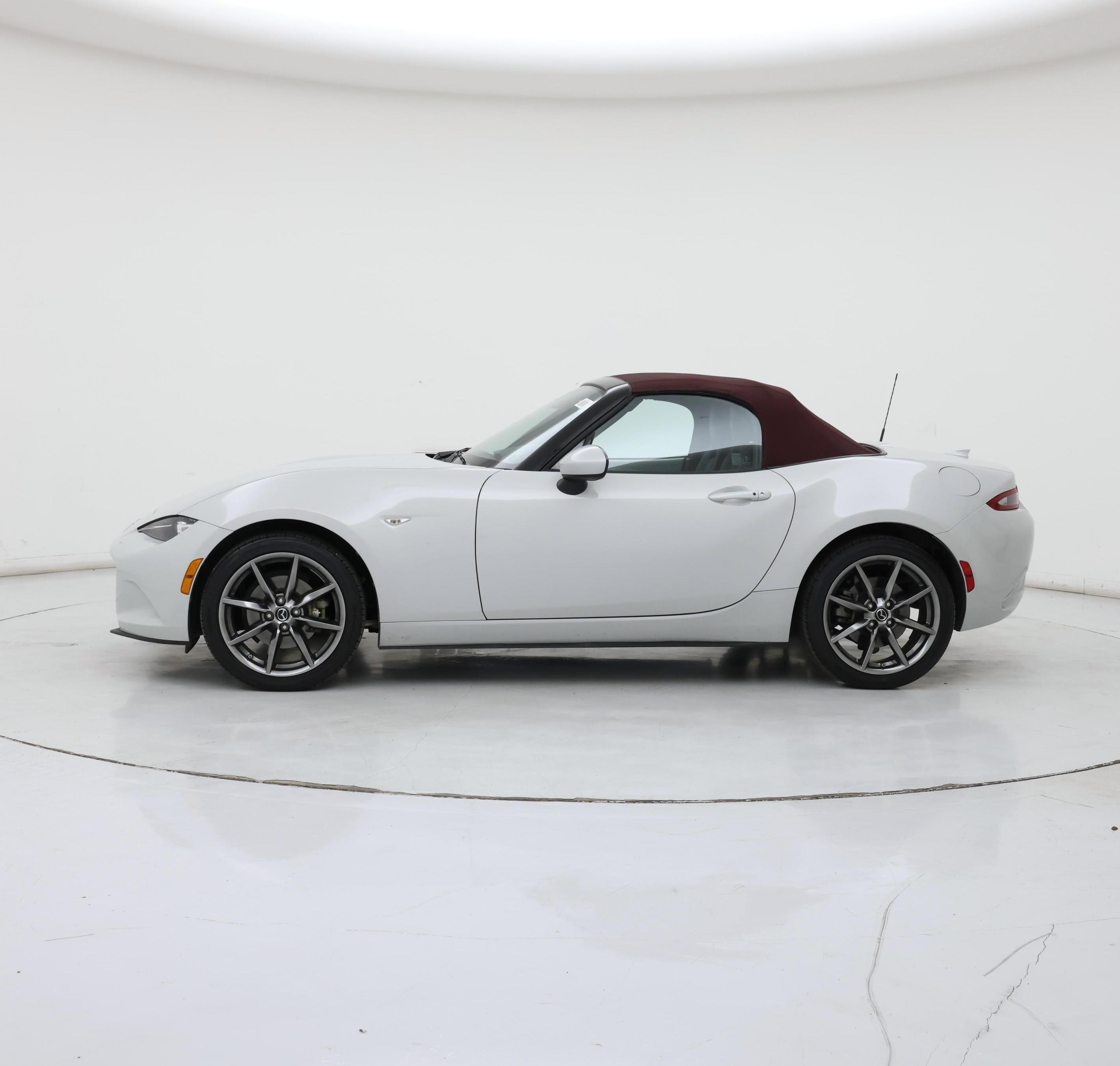 Thumbnail: 2018 Mazda MX-5 Miata - 3