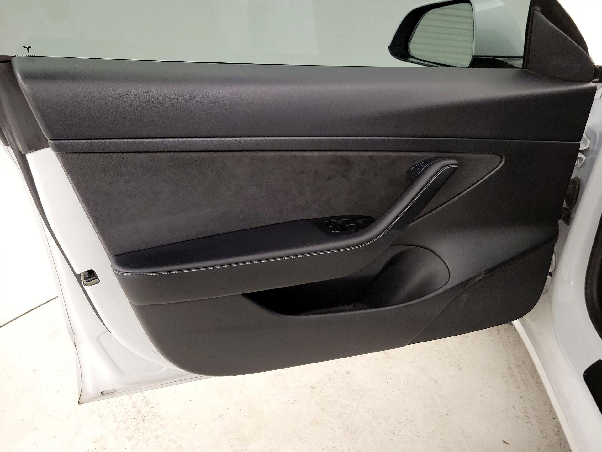 Thumbnail: 2021 Tesla Model 3 - 12