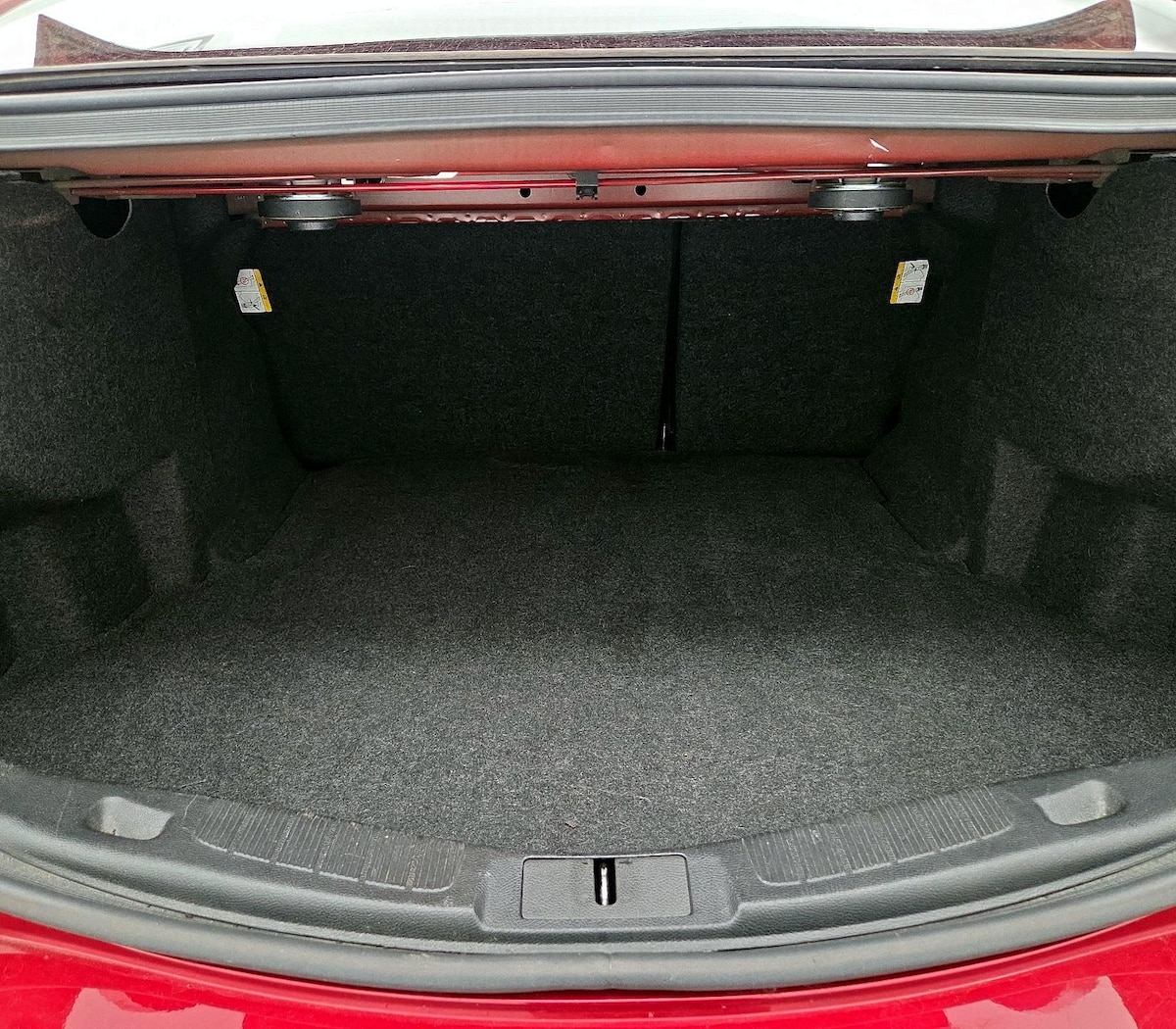 Trunk/Cargo (Seats Up)