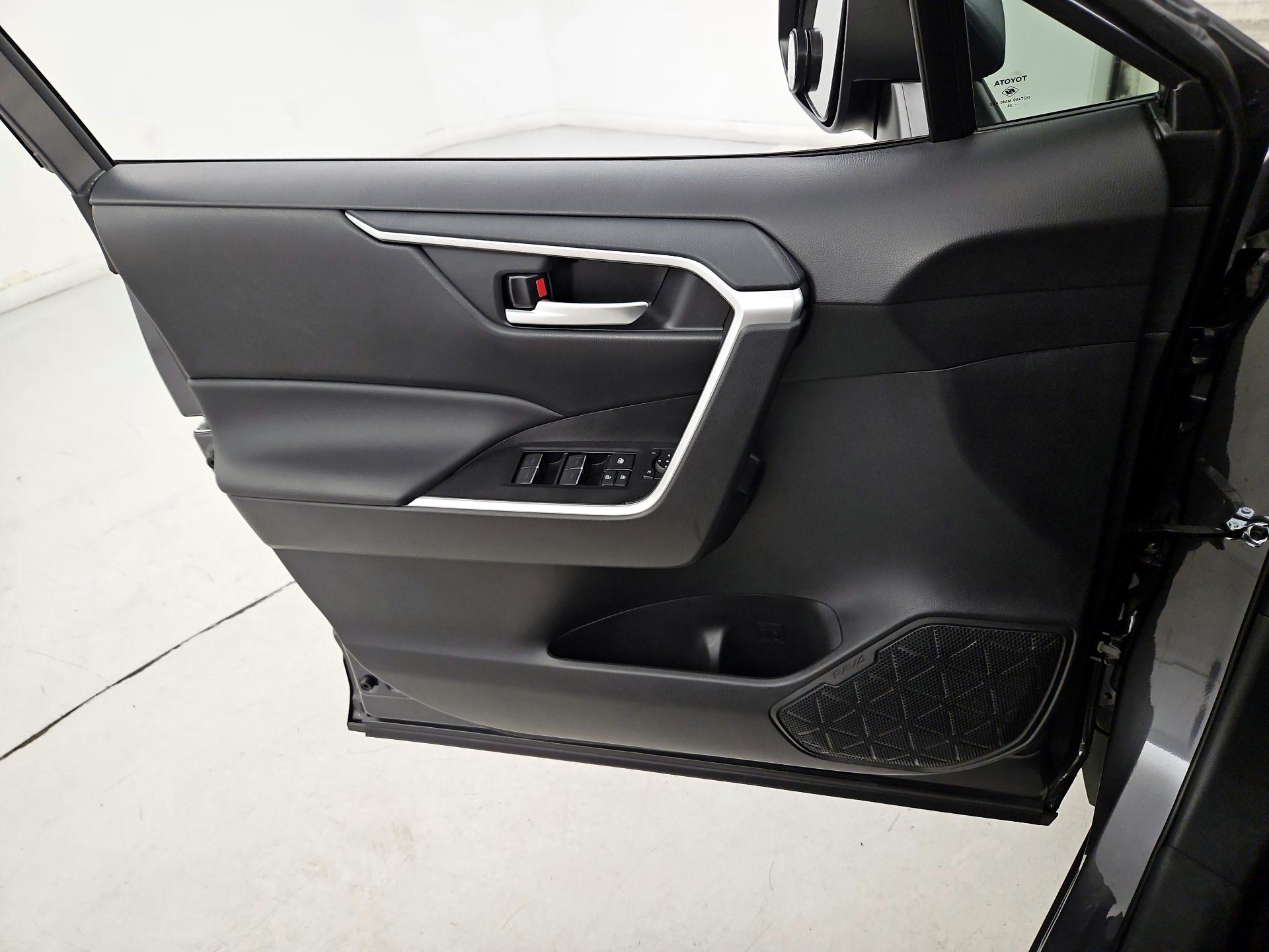 Thumbnail: 2025 Toyota RAV4 - 12
