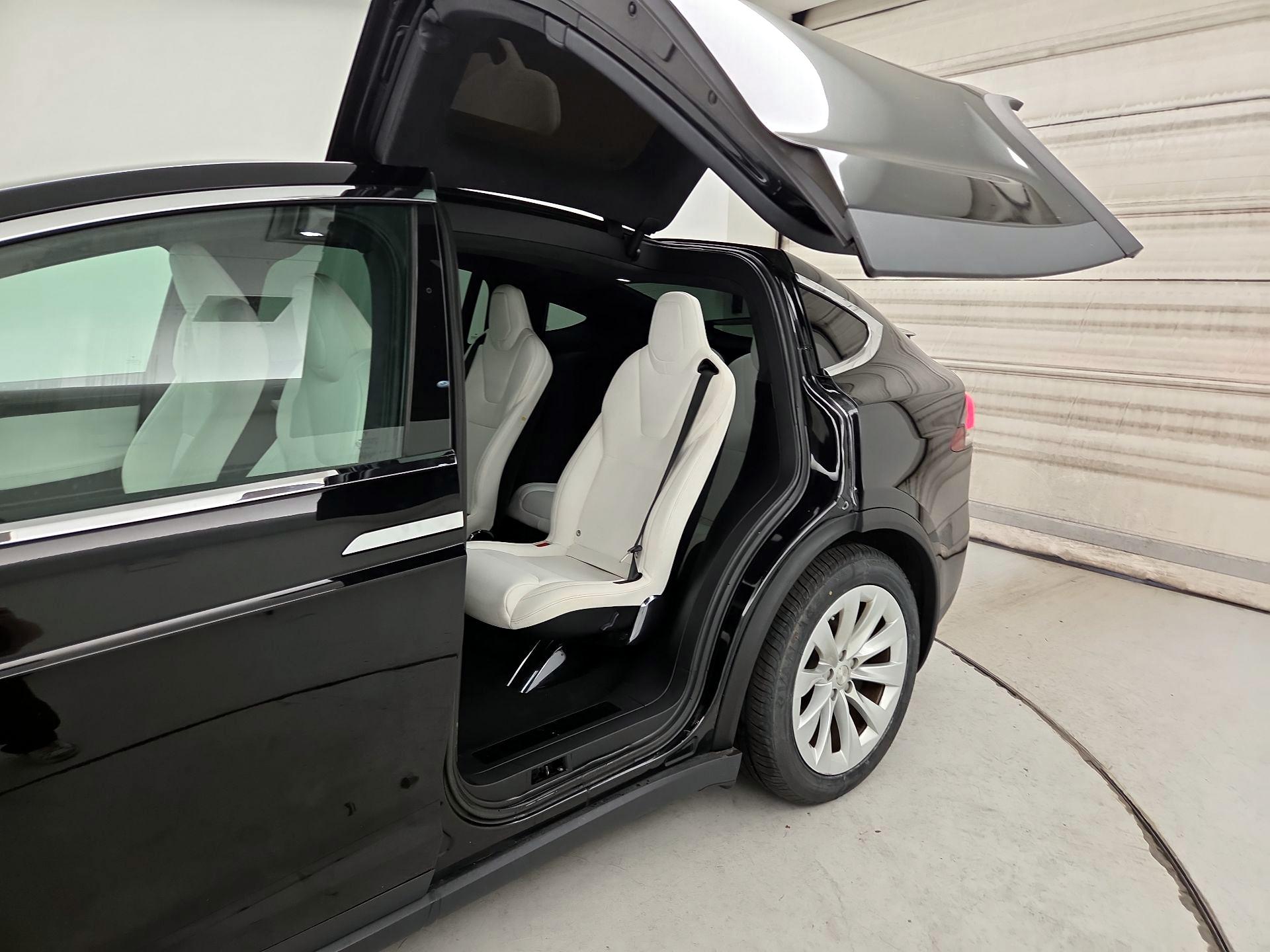 Thumbnail: 2021 Tesla Model X - 18