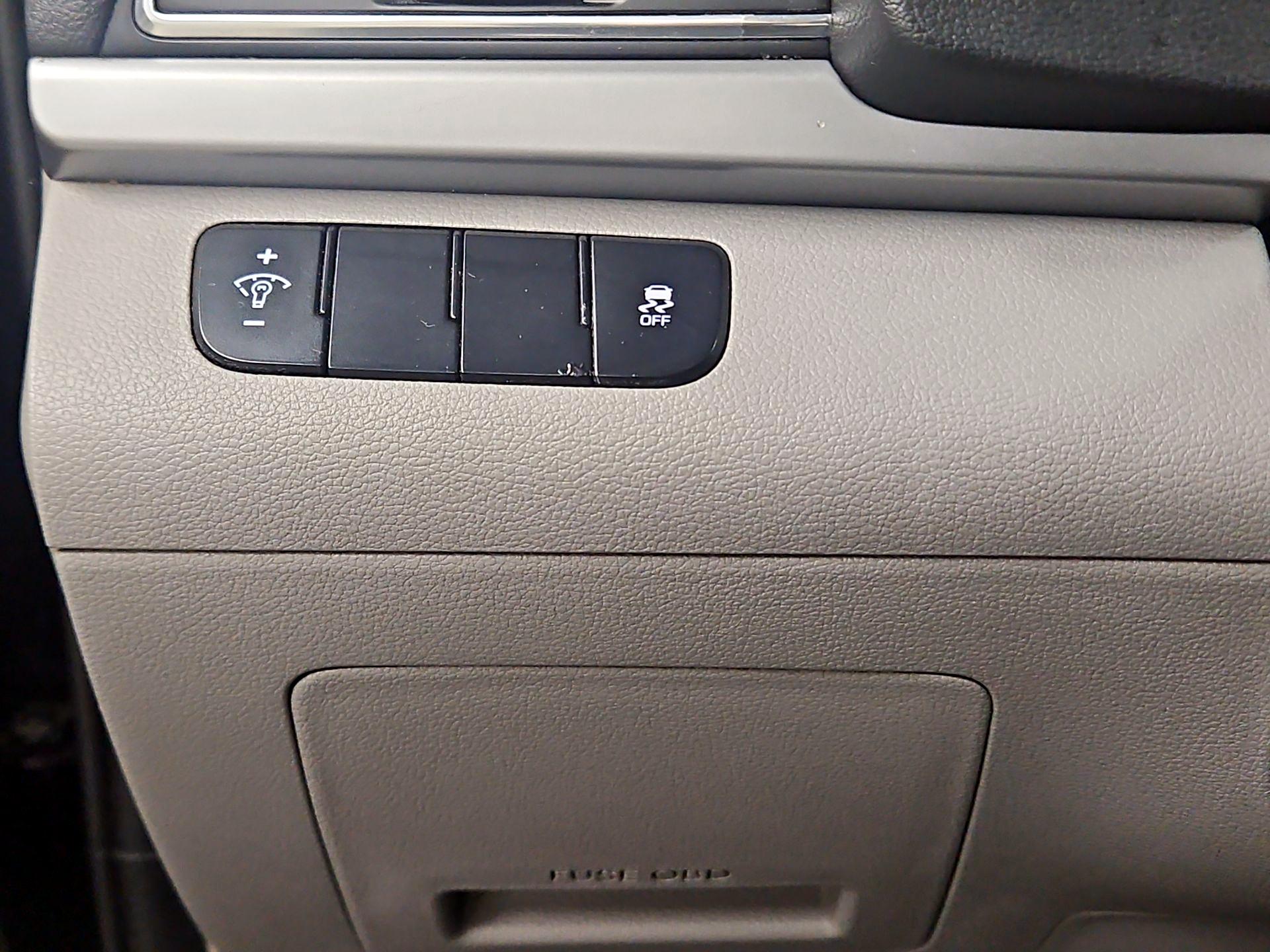 Thumbnail: 2017 Hyundai Elantra - 13