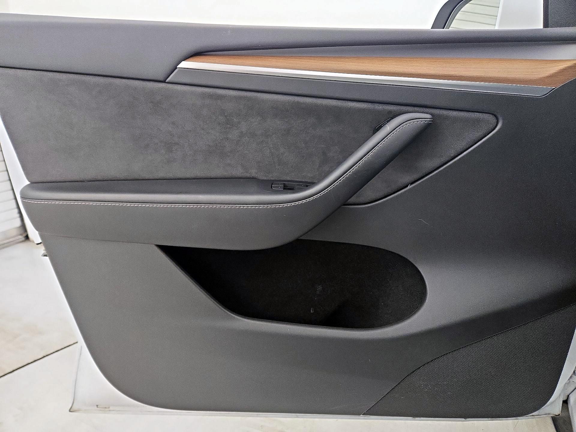 Thumbnail: 2023 Tesla Model Y - 12