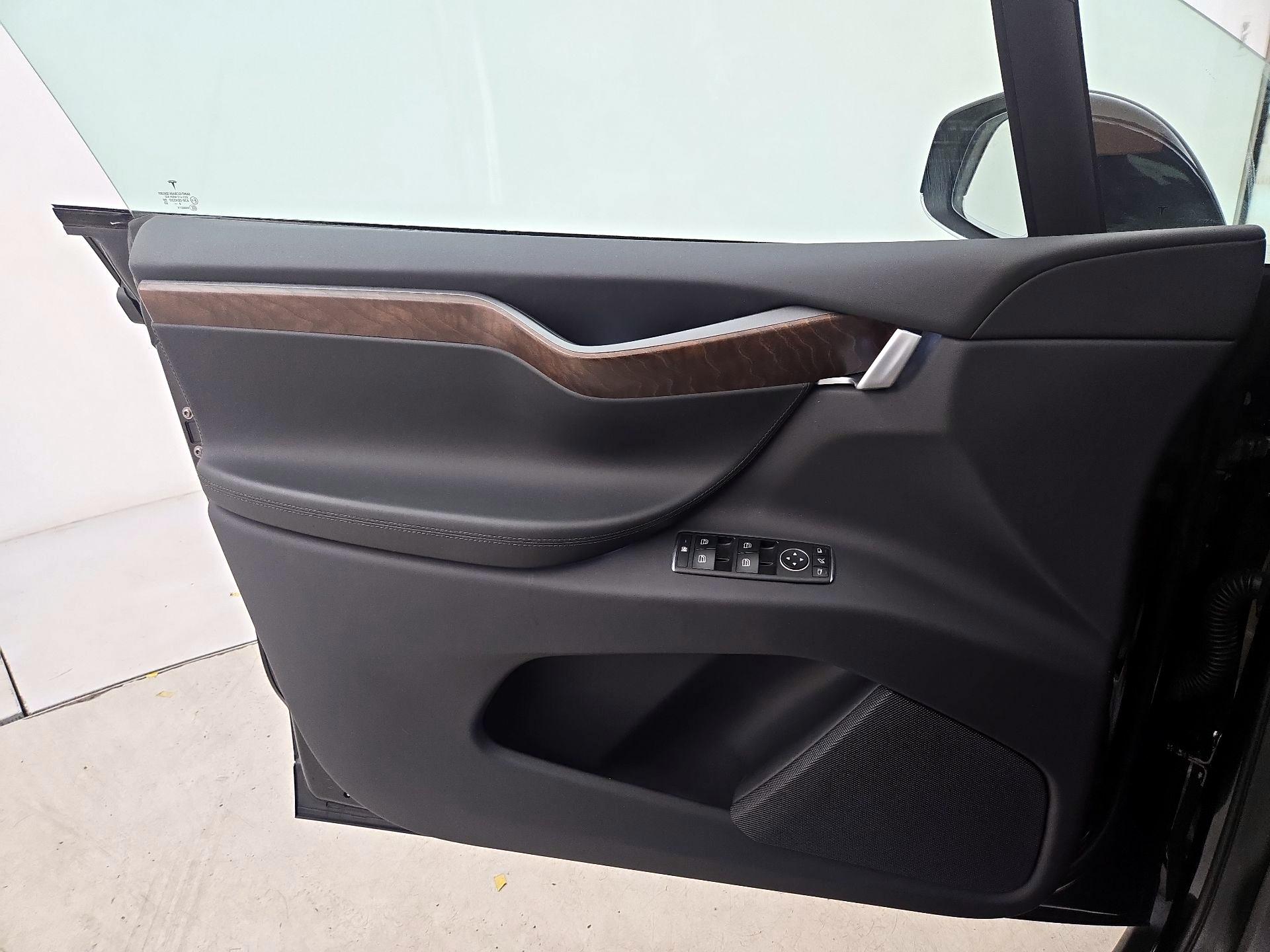 Thumbnail: 2021 Tesla Model X - 12