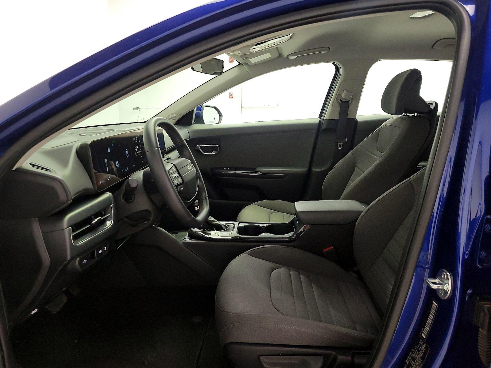 2025 Kia K4 EX - Photo 12