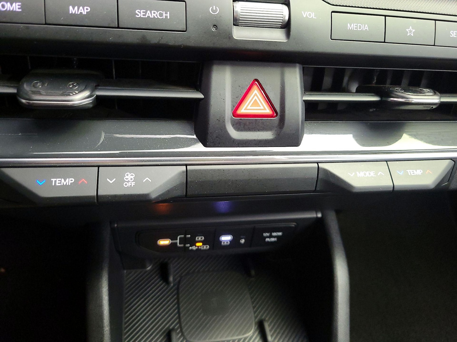 2025 Kia K4 EX - Photo 17