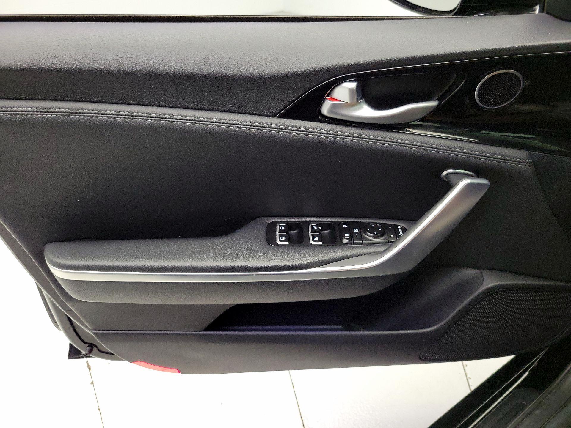 Thumbnail: 2018 Kia Stinger - 12
