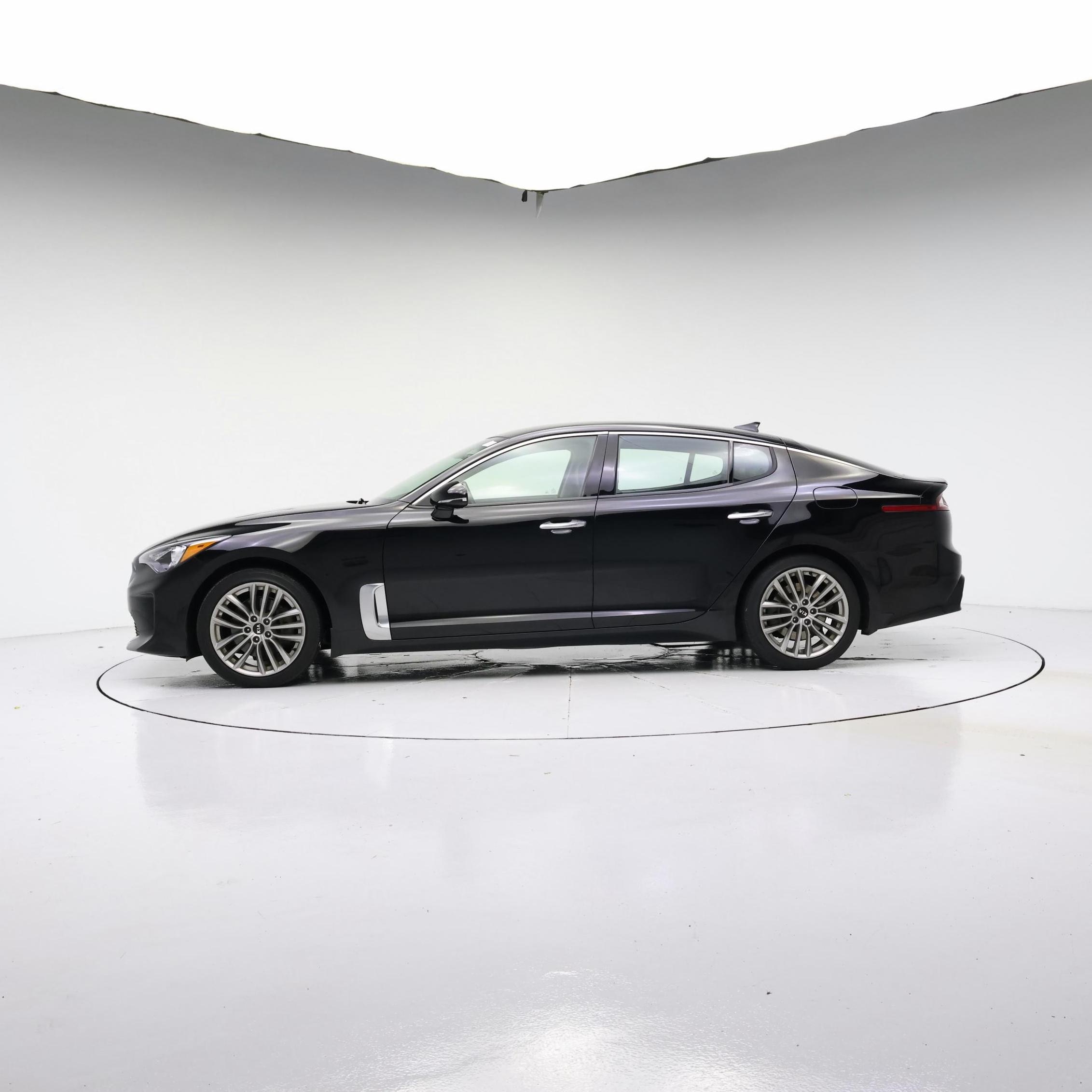 Thumbnail: 2018 Kia Stinger - 3