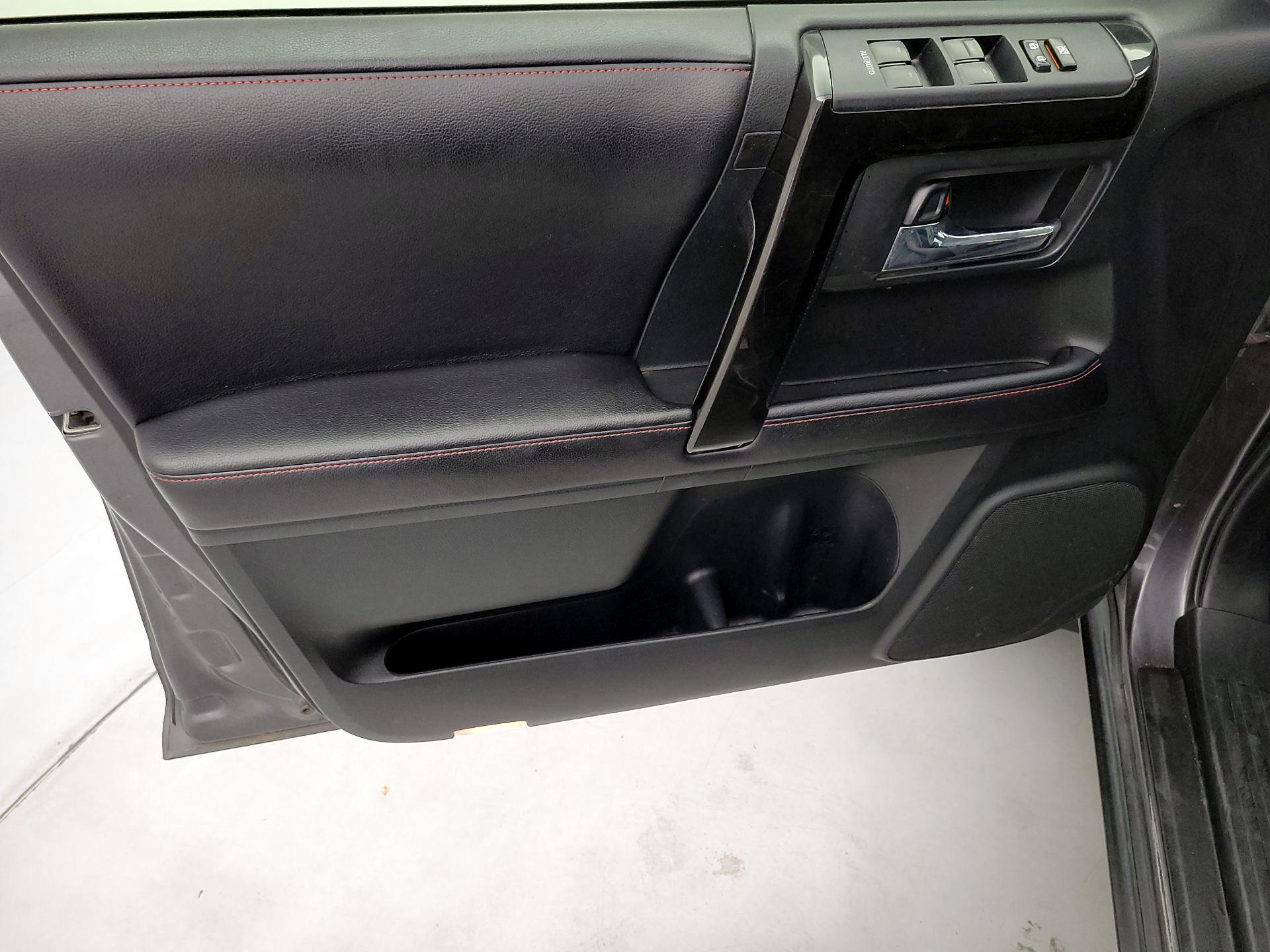 Thumbnail: 2016 Toyota 4Runner - 12