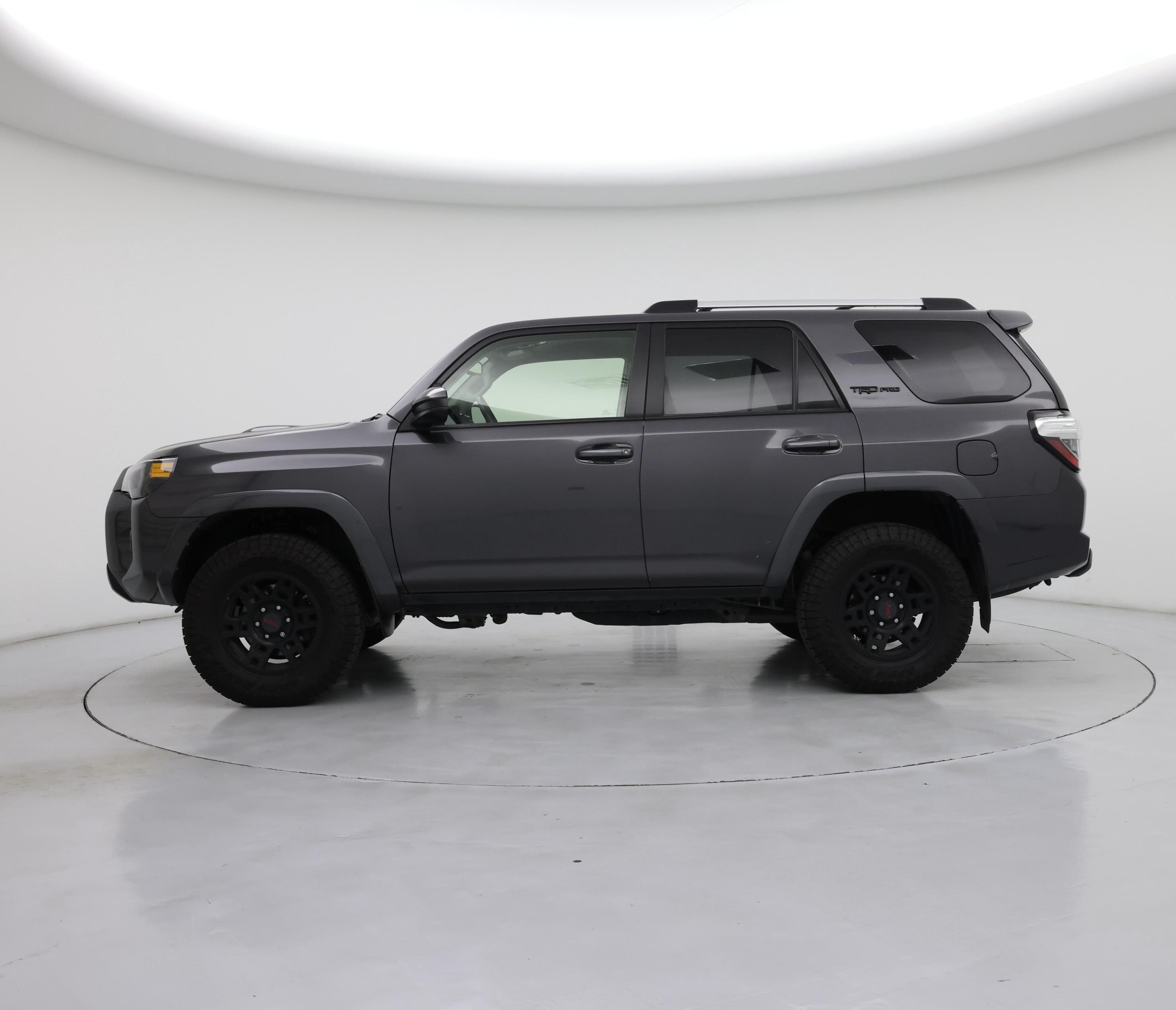 Thumbnail: 2016 Toyota 4Runner - 3