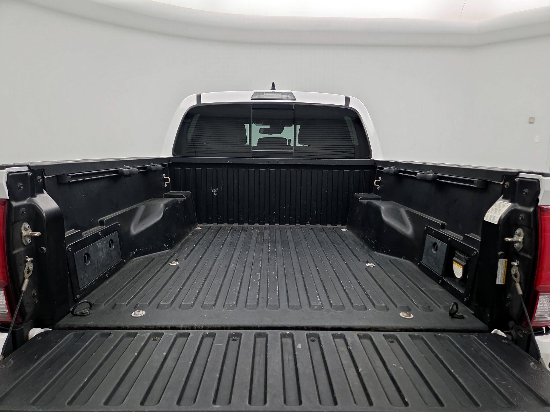 Thumbnail: 2018 Toyota Tacoma - 20