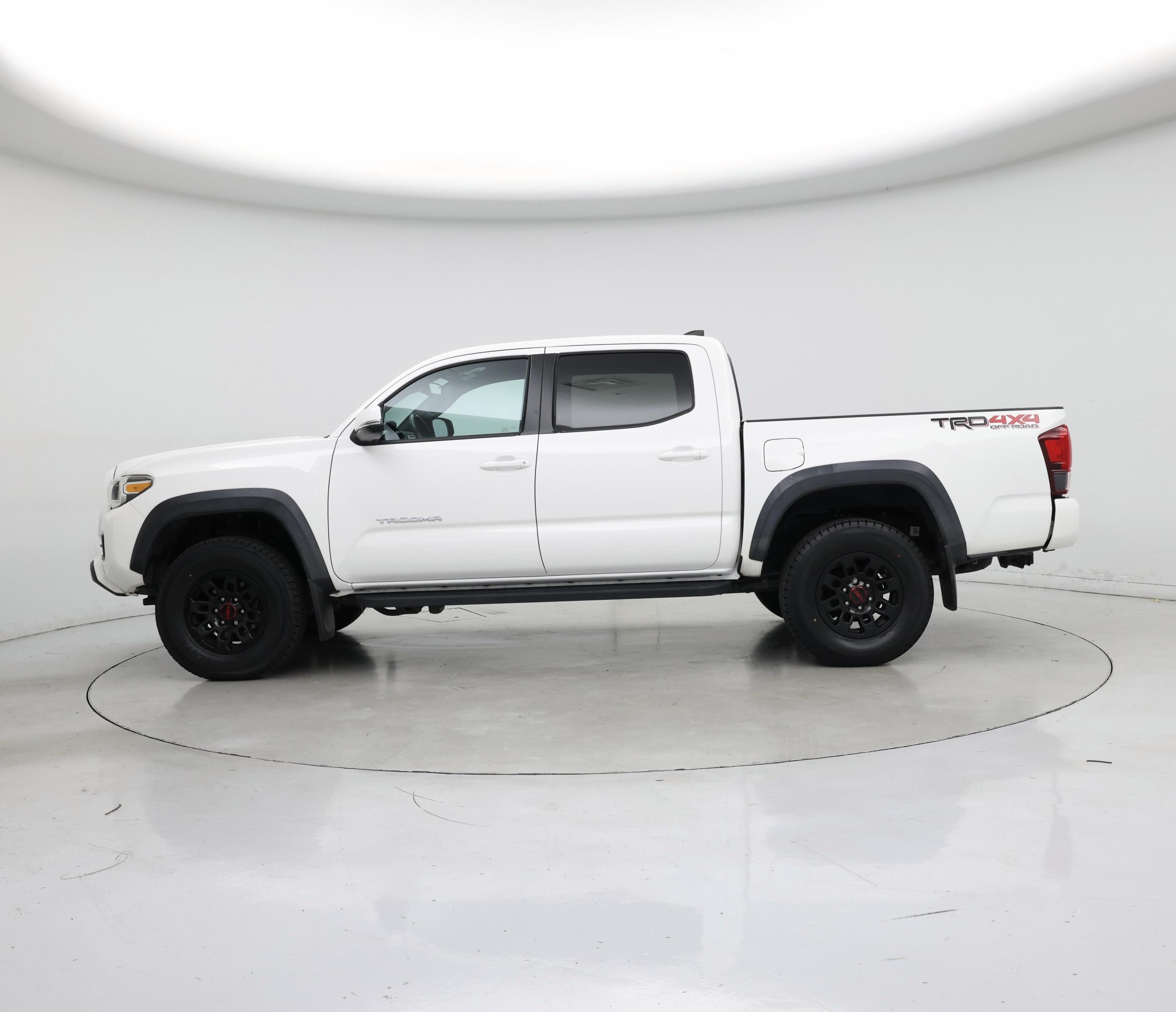Thumbnail: 2018 Toyota Tacoma - 3