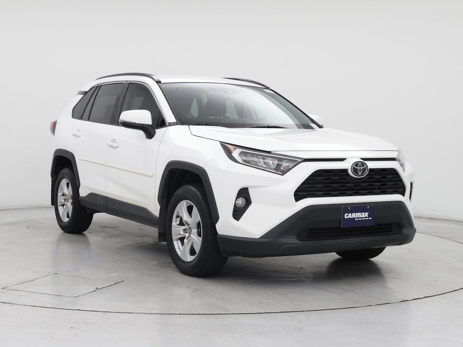2020 Toyota RAV4 XLE - Photo 2