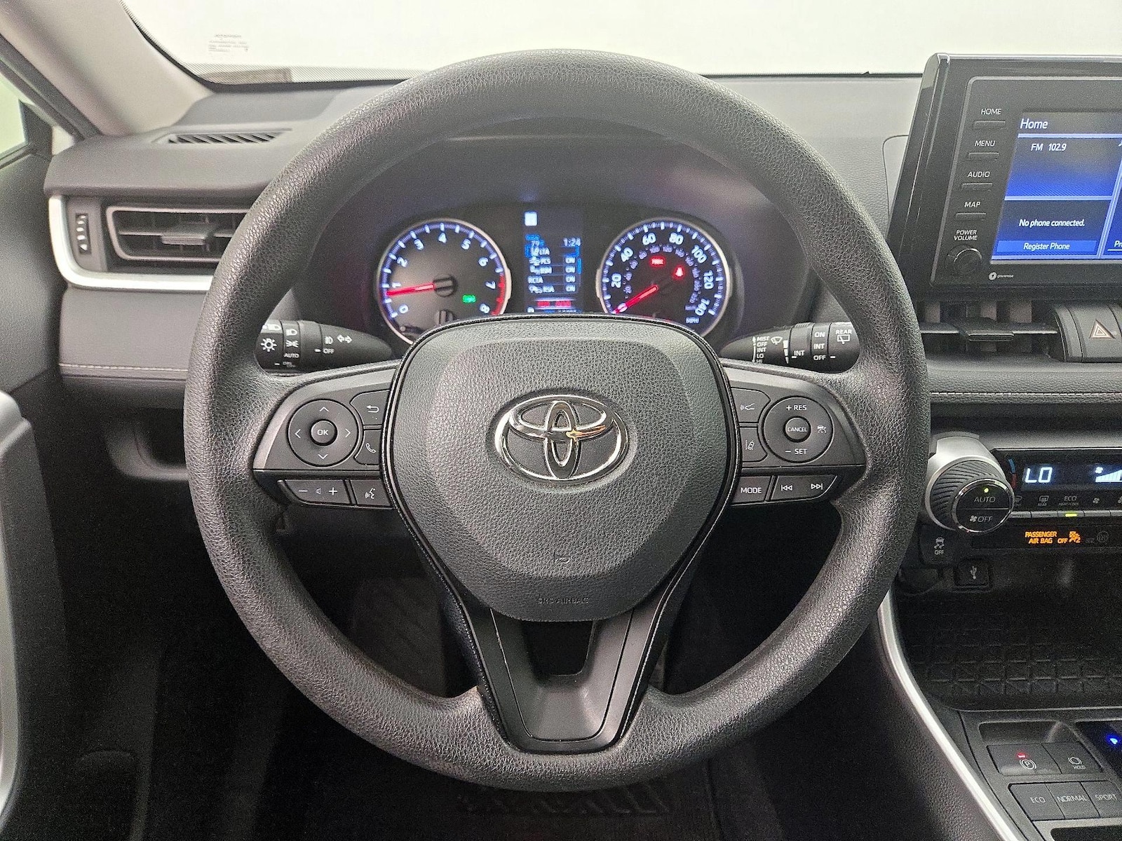 2020 Toyota RAV4 XLE - Photo 11