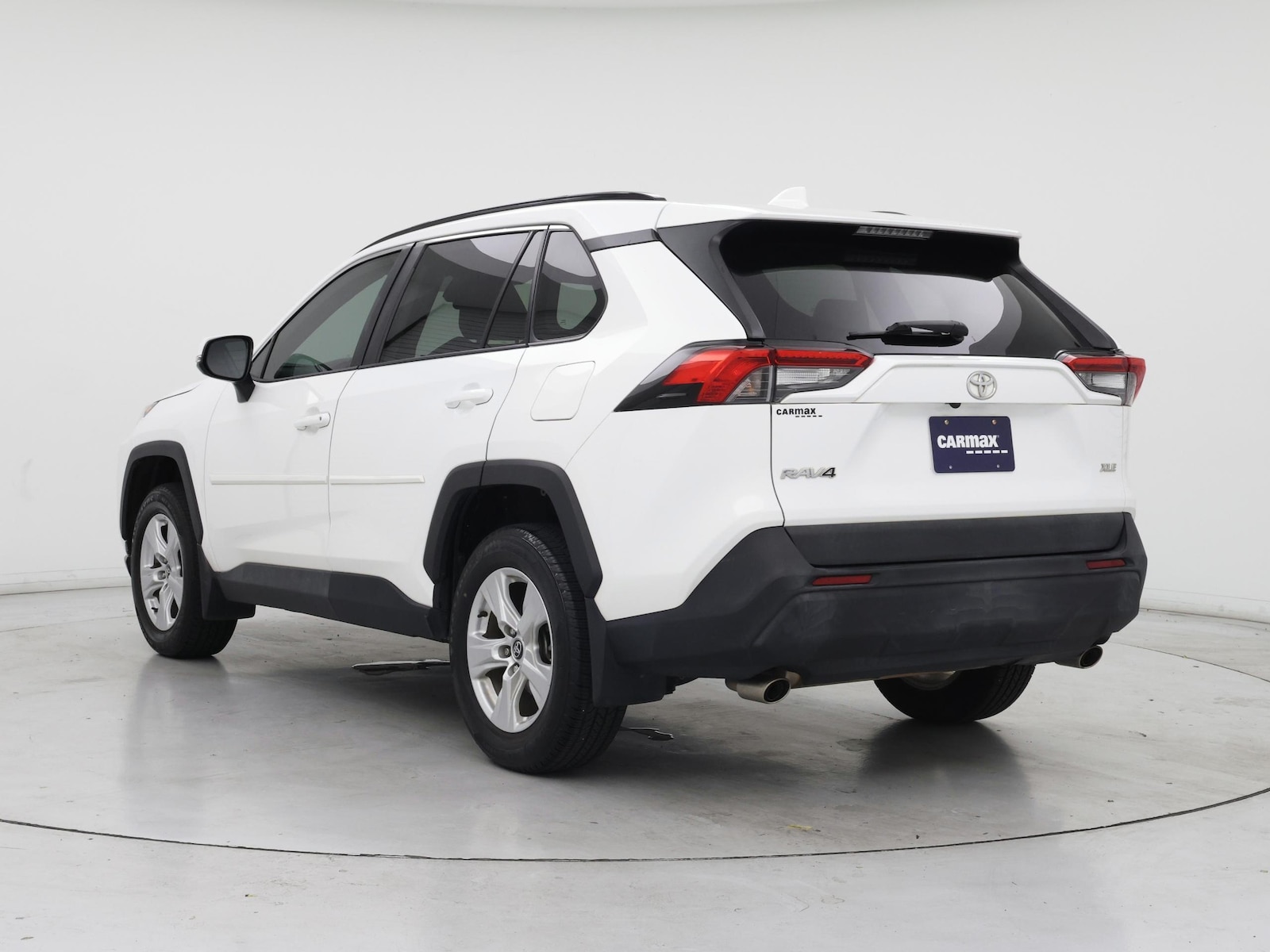 2020 Toyota RAV4 XLE - Photo 3