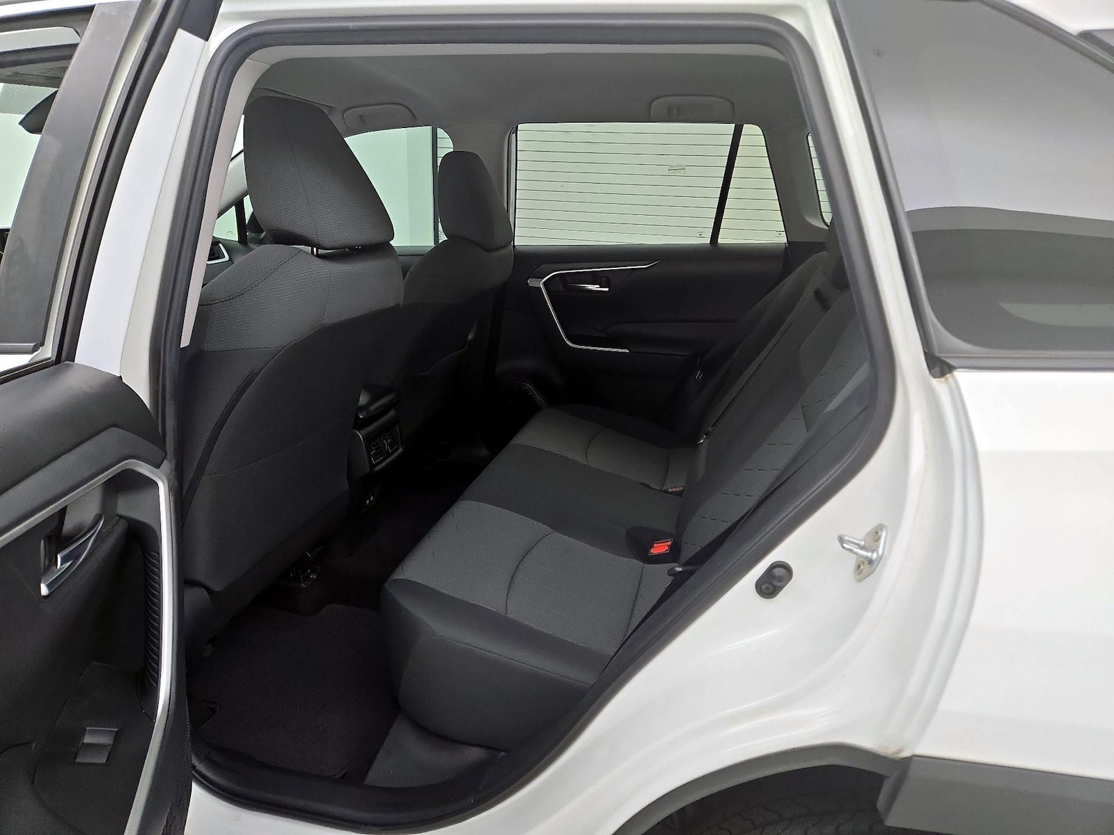 2020 Toyota RAV4 XLE - Photo 20