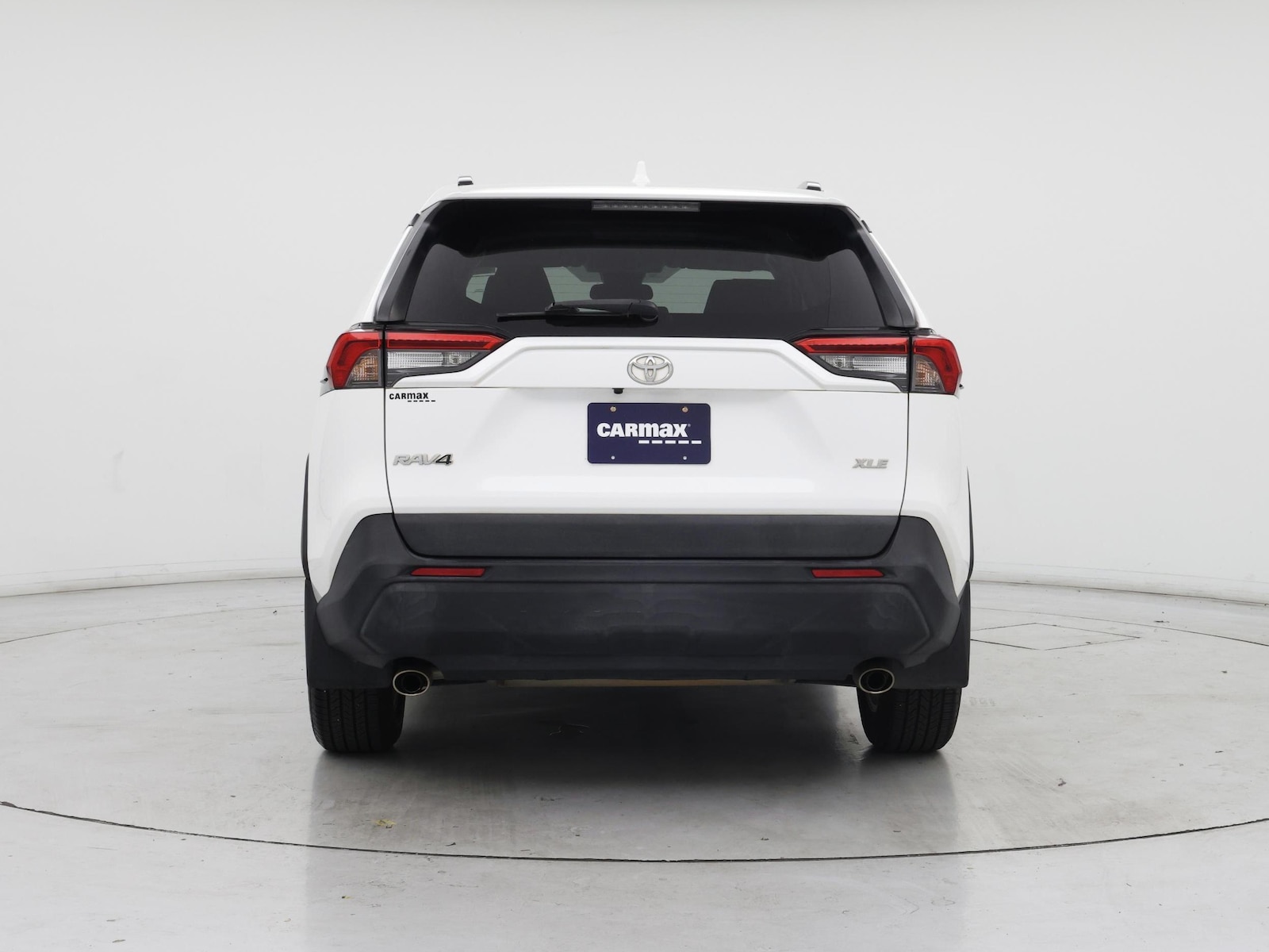 2020 Toyota RAV4 XLE - Photo 7