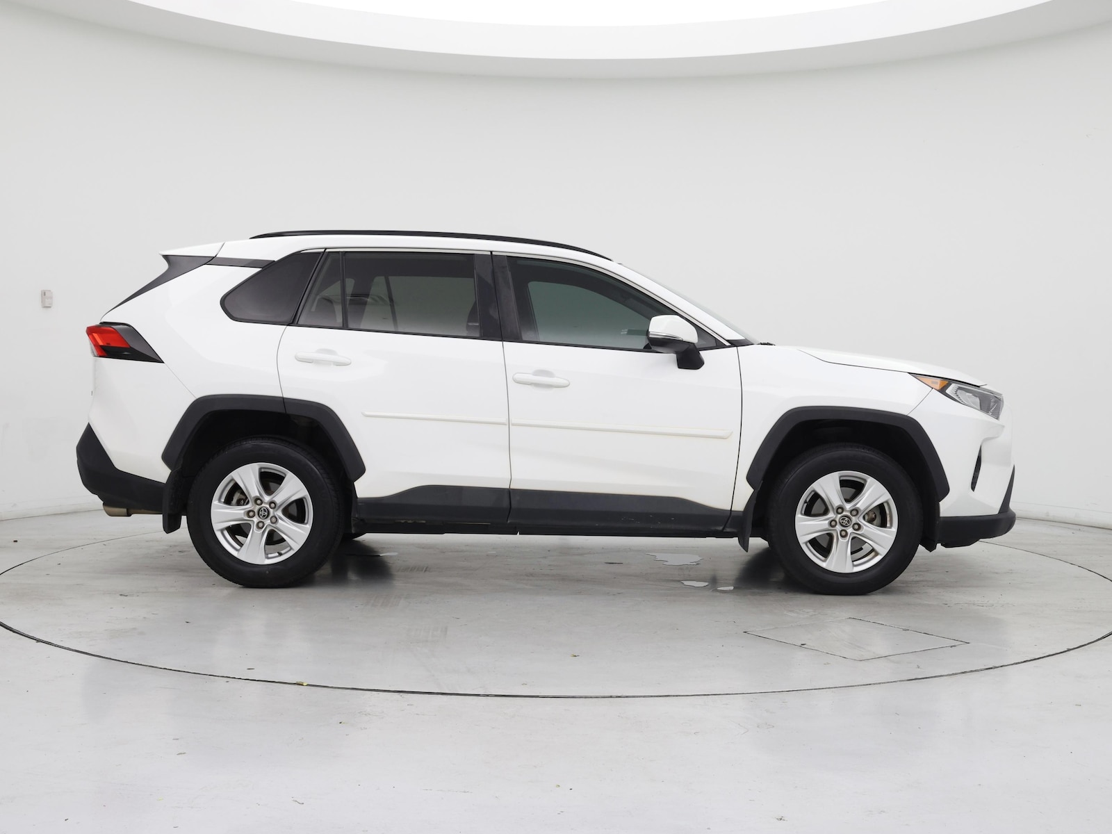 2020 Toyota RAV4 XLE - Photo 8
