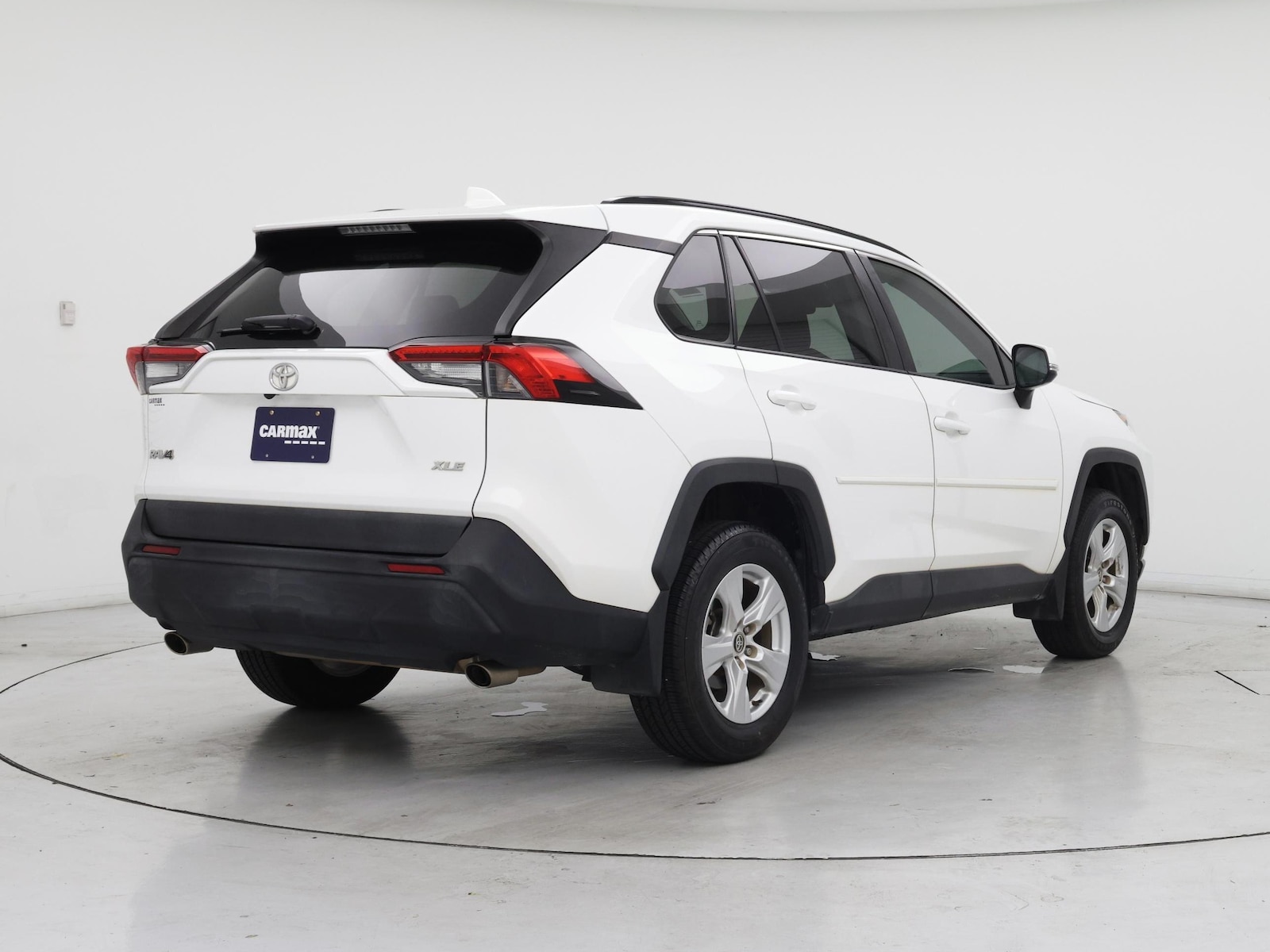 2020 Toyota RAV4 XLE - Photo 9
