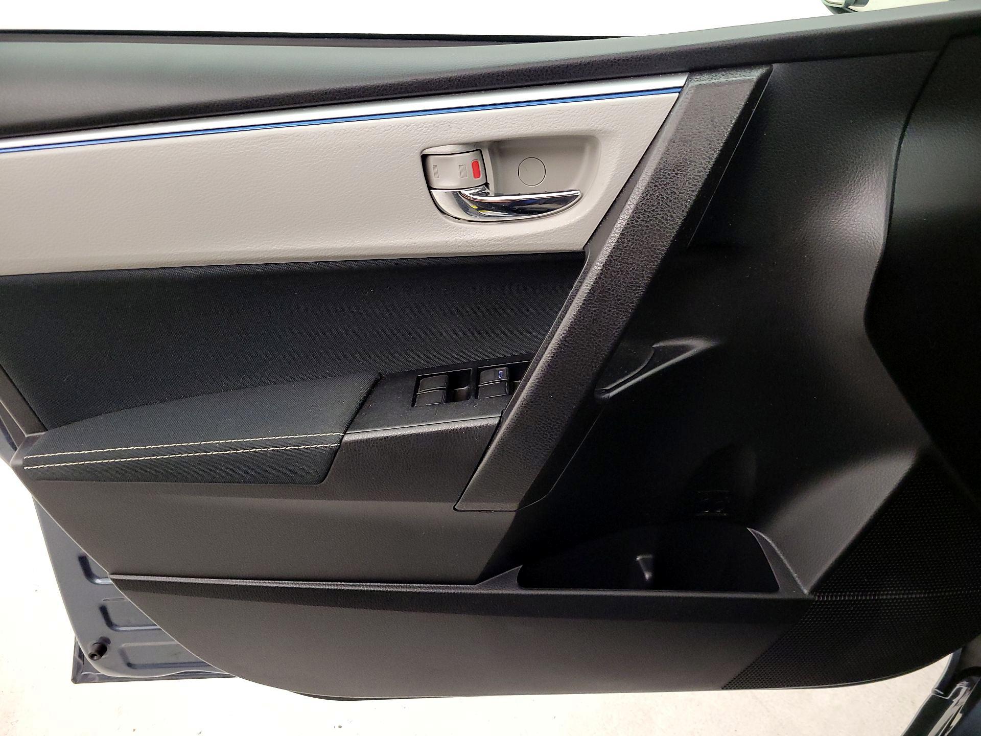Thumbnail: 2015 Toyota Corolla - 12