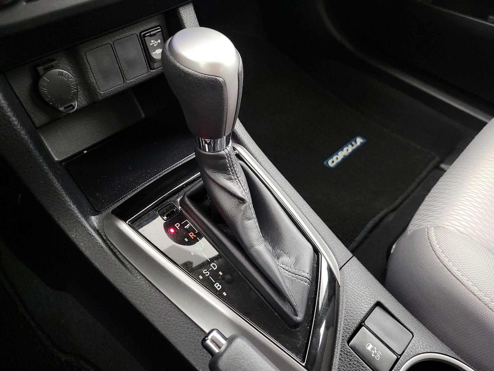 Thumbnail: 2015 Toyota Corolla - 17