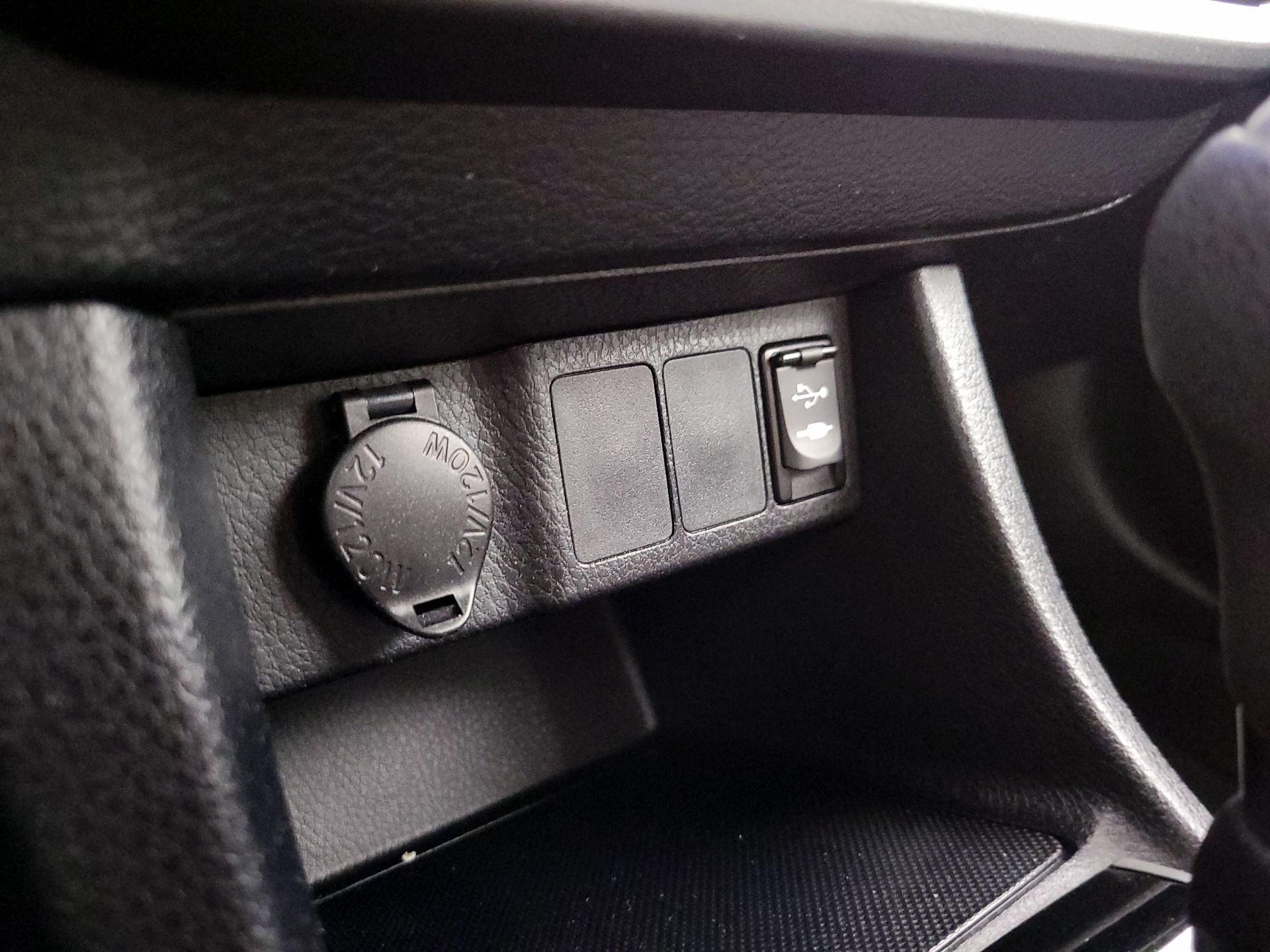 Thumbnail: 2015 Toyota Corolla - 18