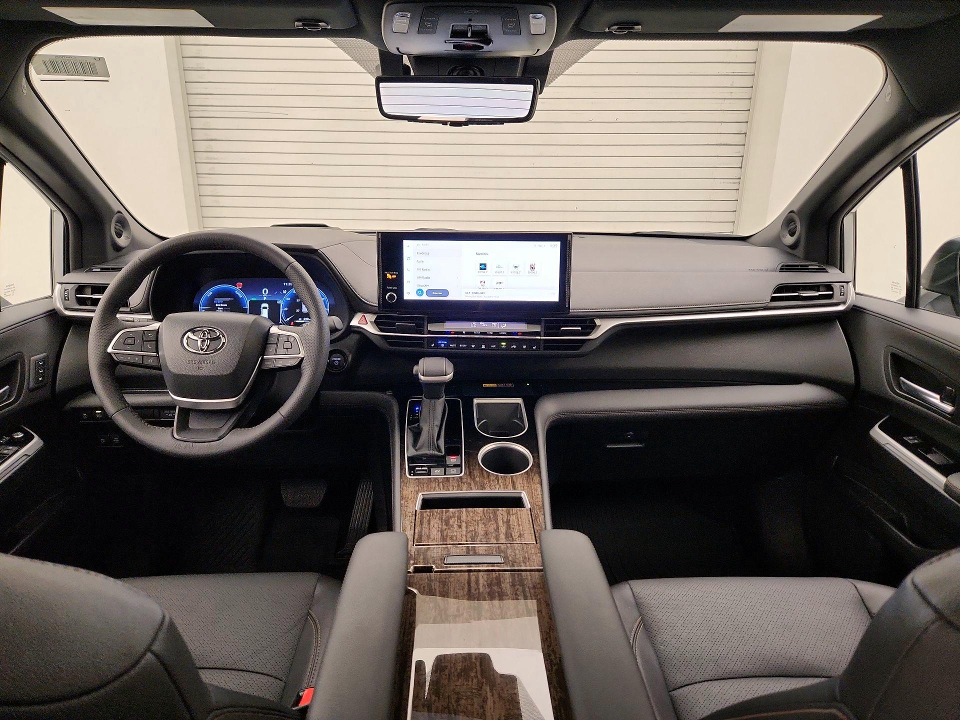 Thumbnail: 2025 Toyota Sienna - 9