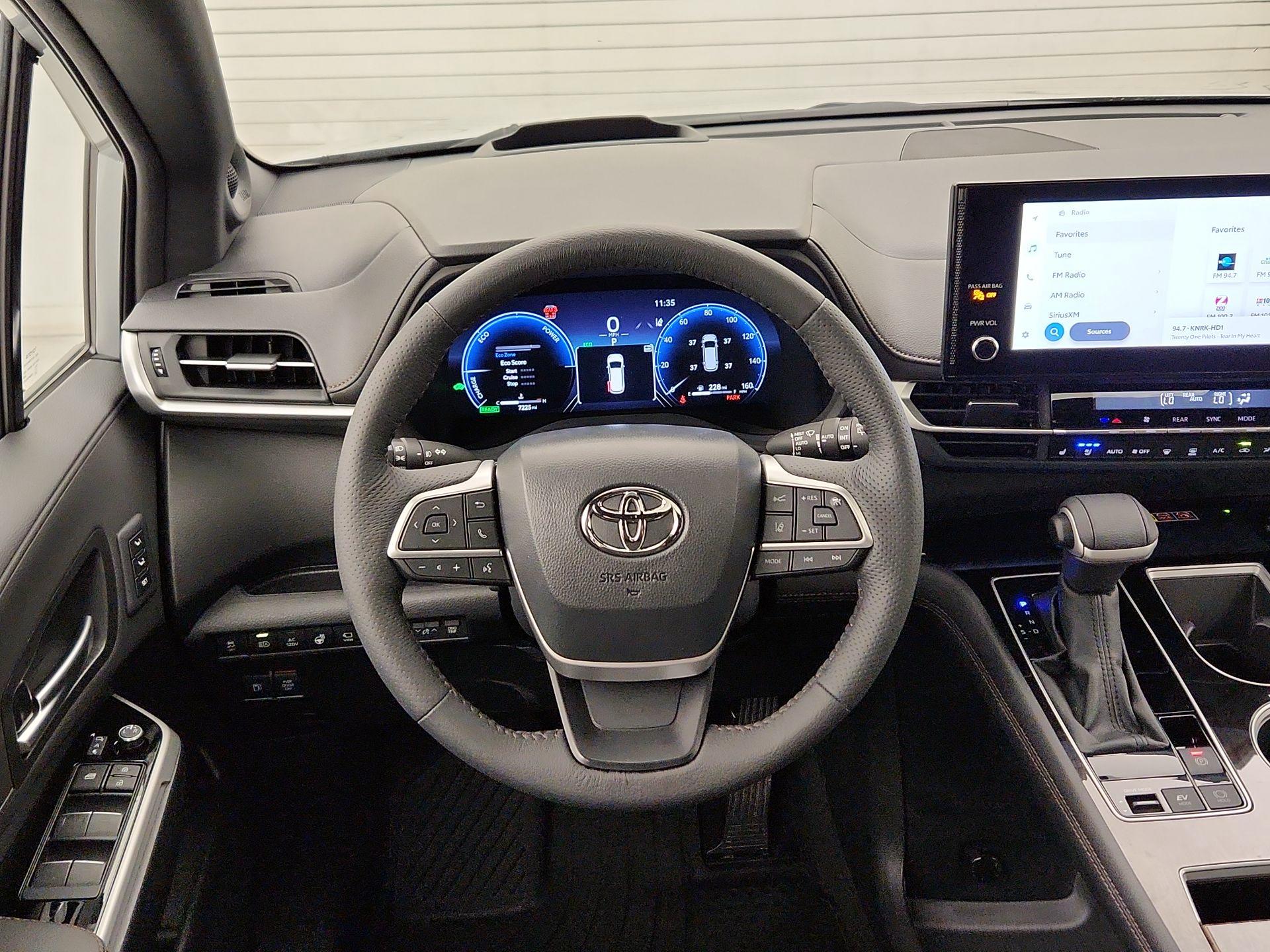 Thumbnail: 2025 Toyota Sienna - 10