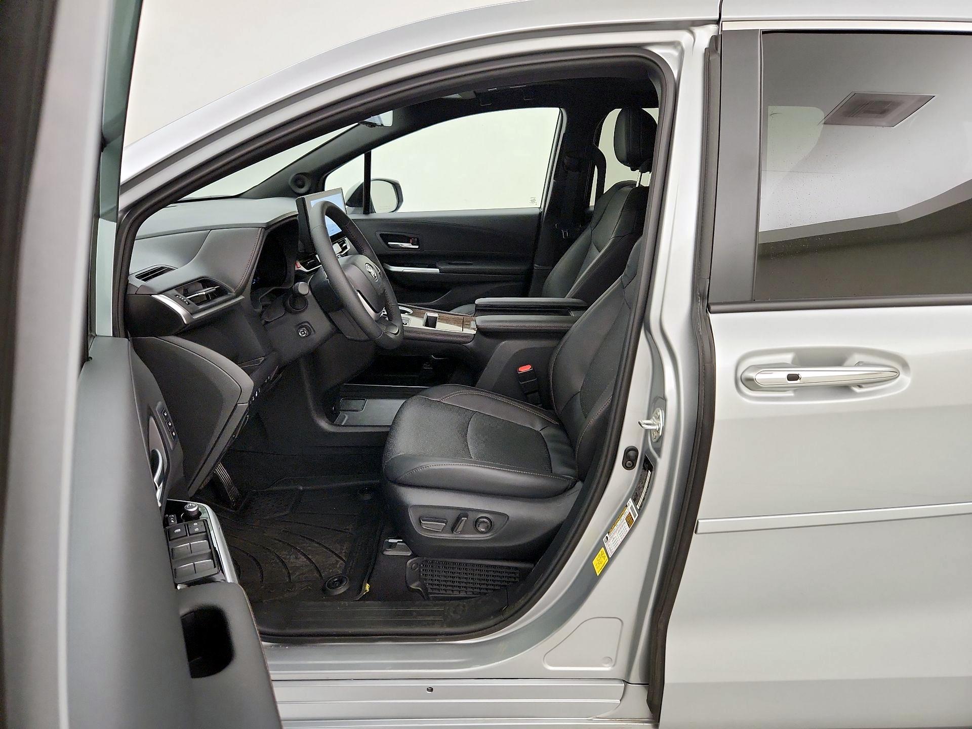 Thumbnail: 2025 Toyota Sienna - 11