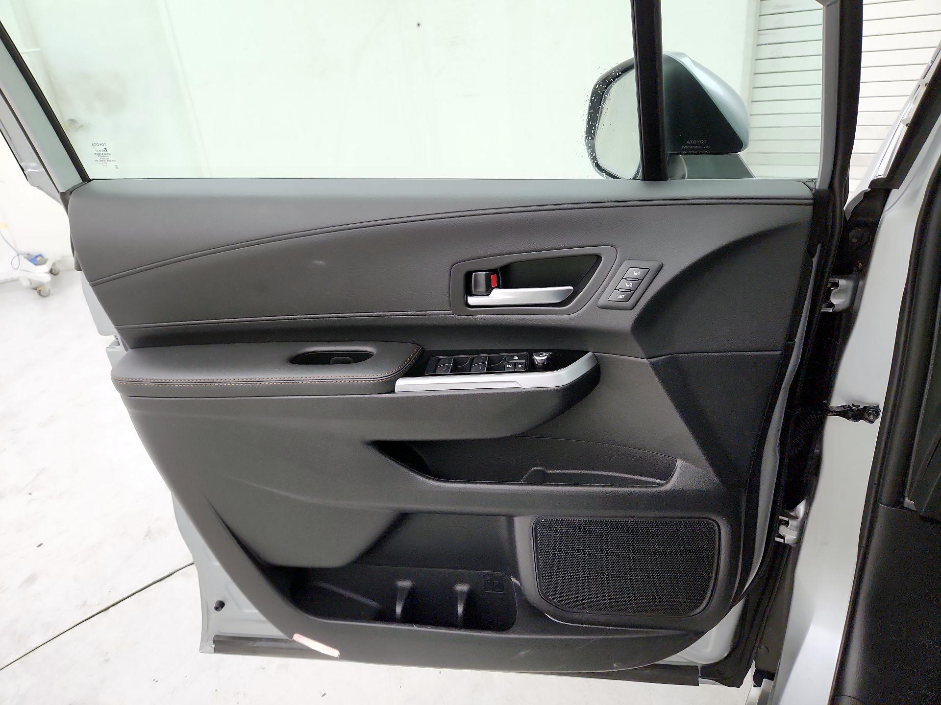 Thumbnail: 2025 Toyota Sienna - 12