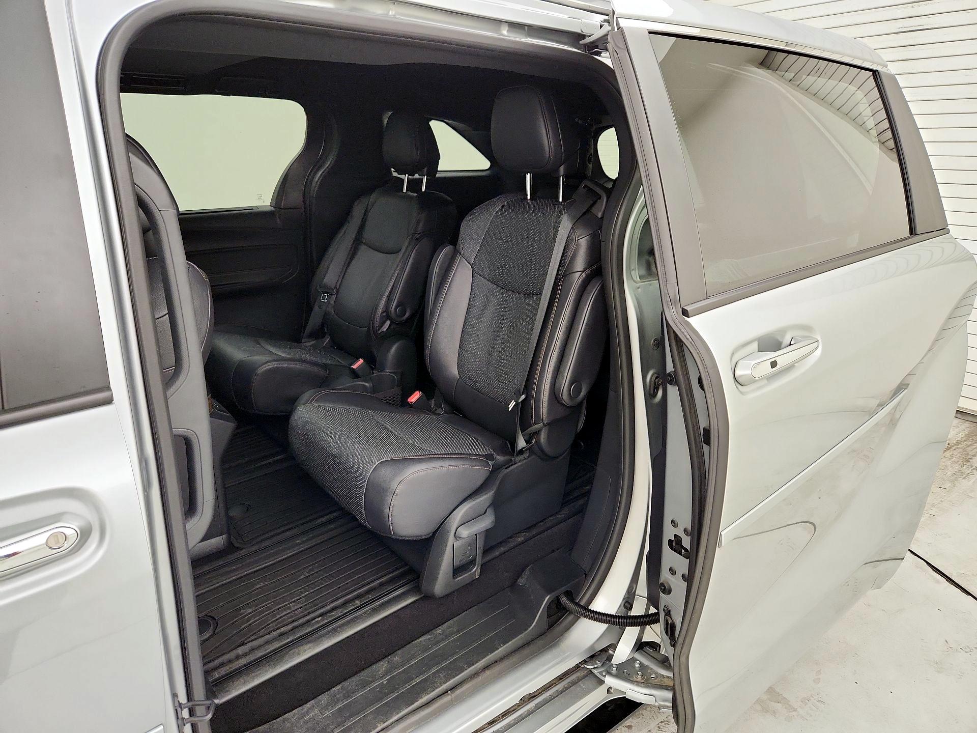 Thumbnail: 2025 Toyota Sienna - 19