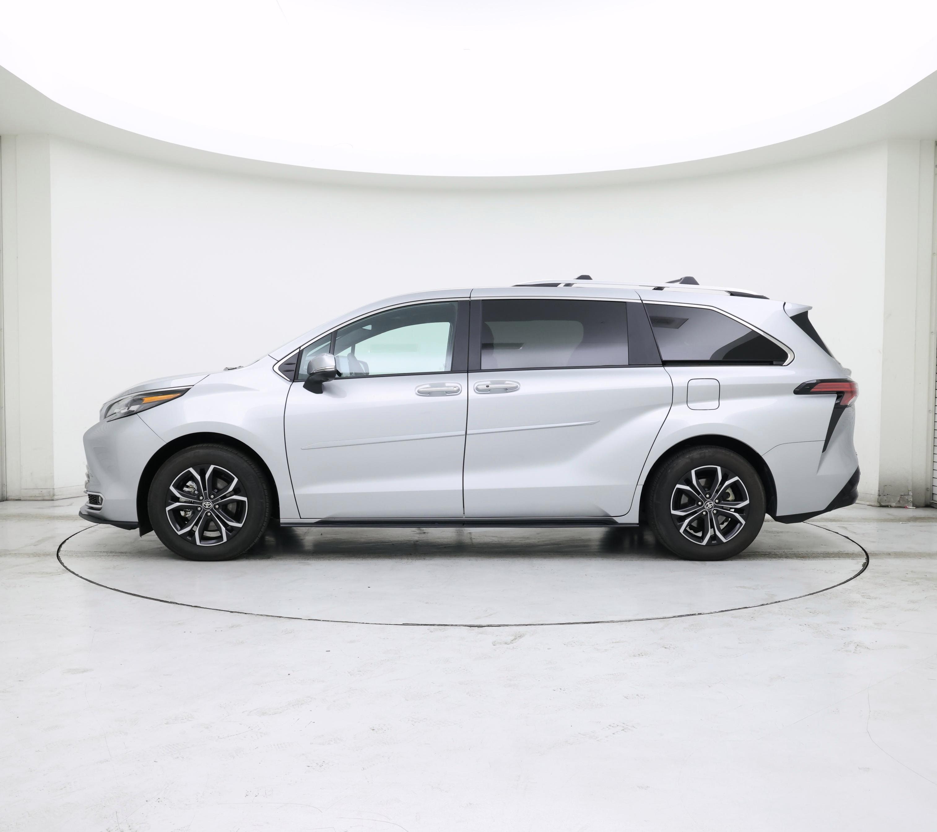 Thumbnail: 2025 Toyota Sienna - 3