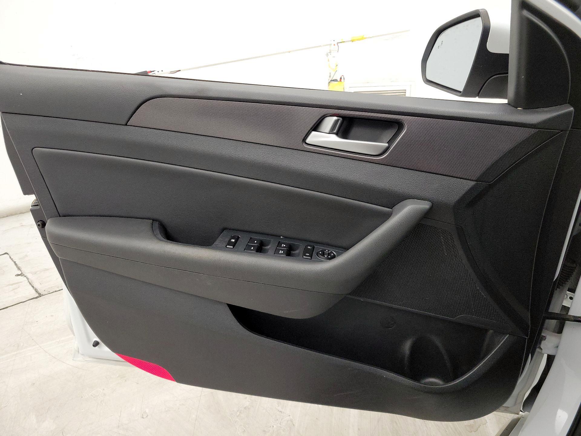 Thumbnail: 2016 Hyundai Sonata - 12