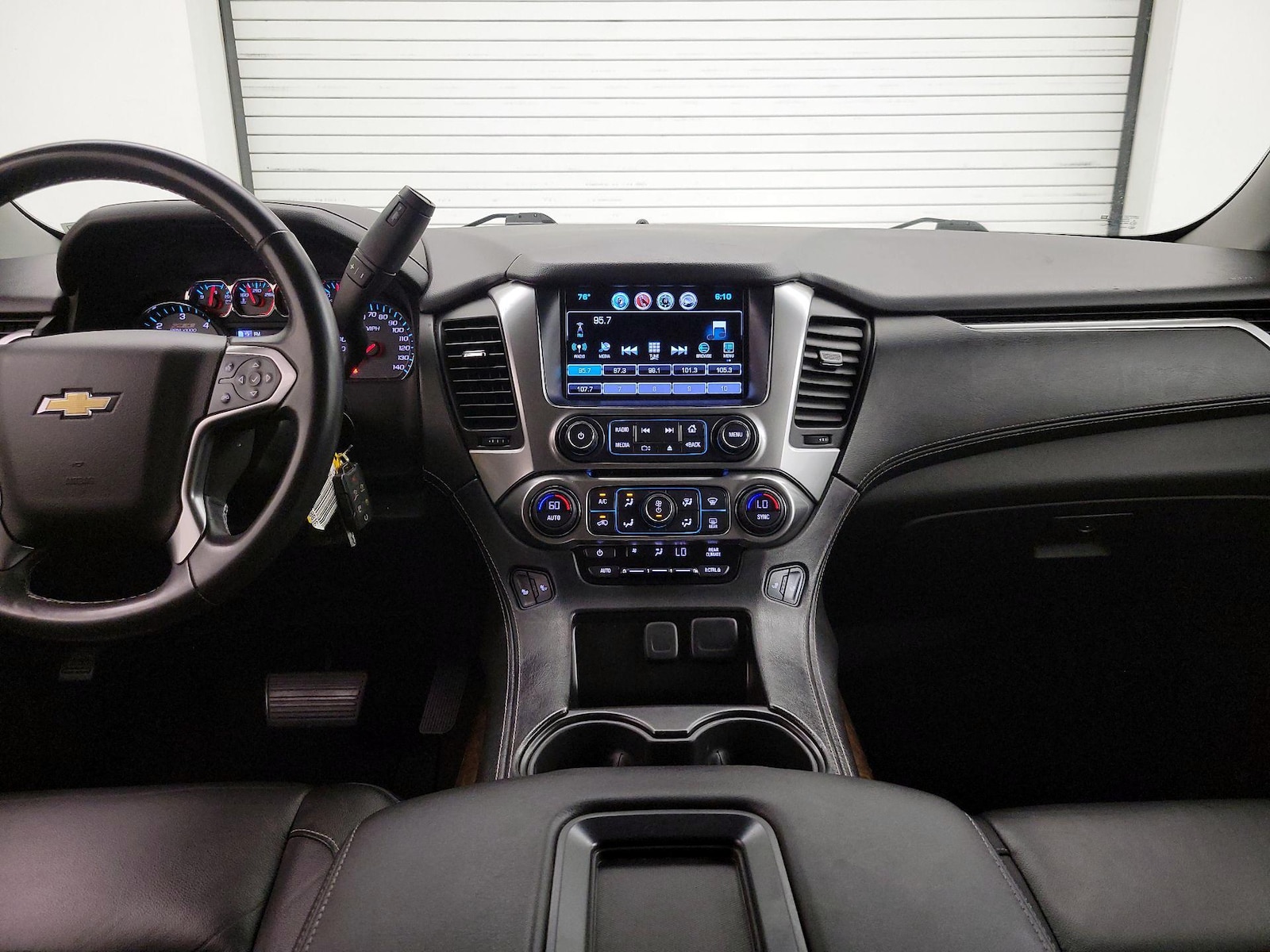 2017 Chevrolet Suburban LT - Photo 10