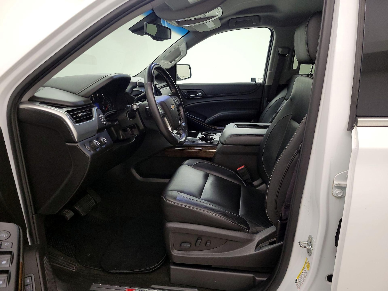 2017 Chevrolet Suburban LT - Photo 12