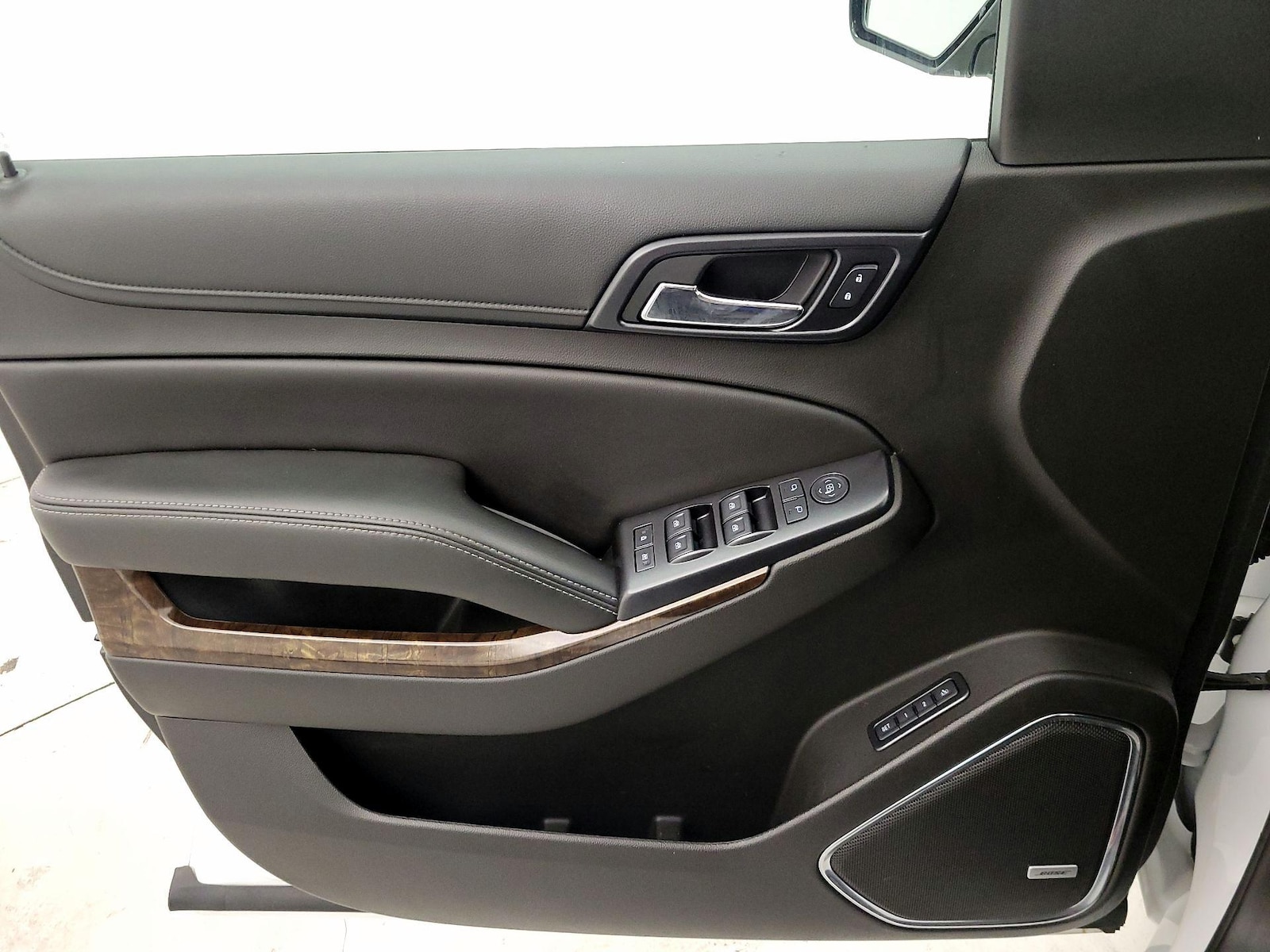 2017 Chevrolet Suburban LT - Photo 13