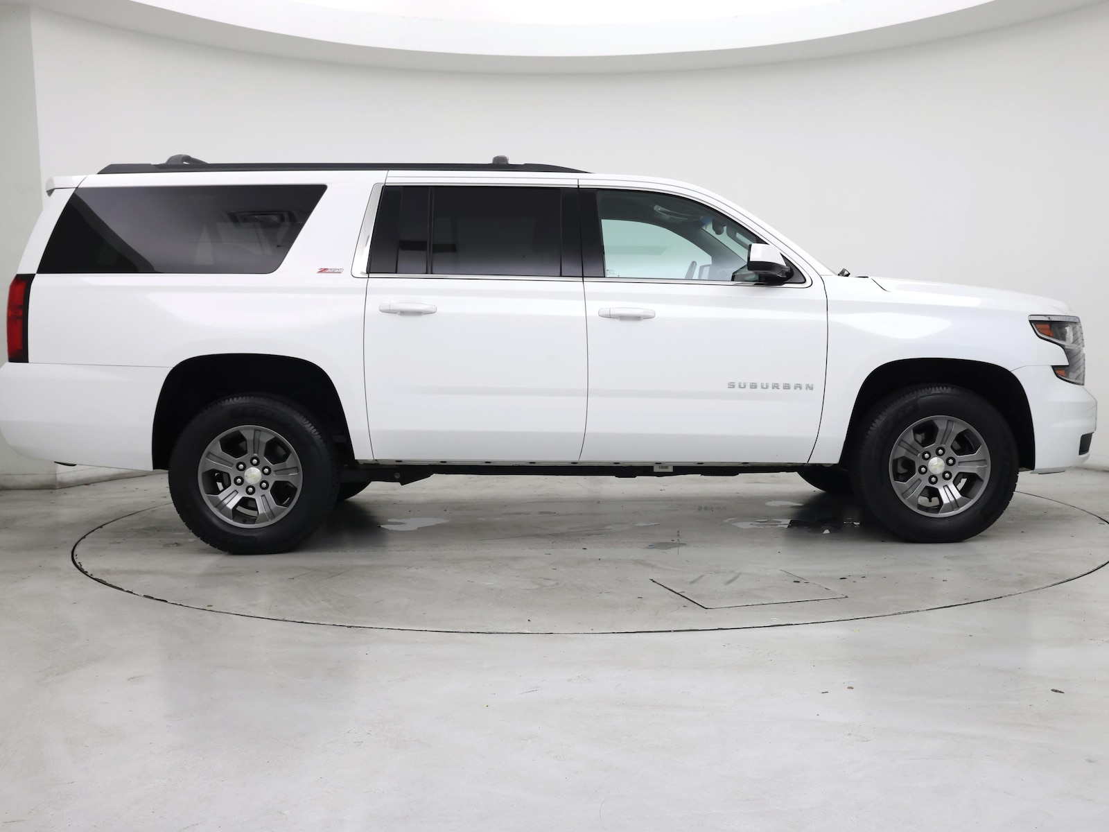 2017 Chevrolet Suburban LT - Photo 8