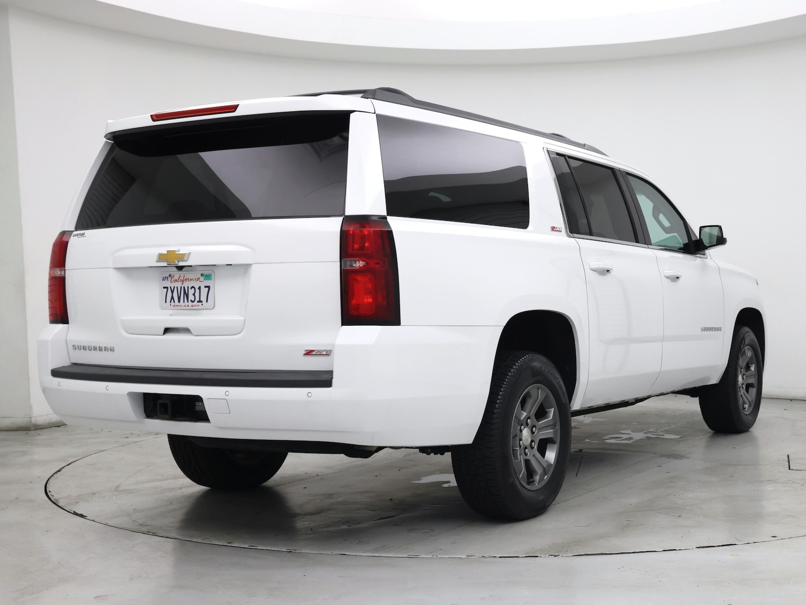 2017 Chevrolet Suburban LT - Photo 9
