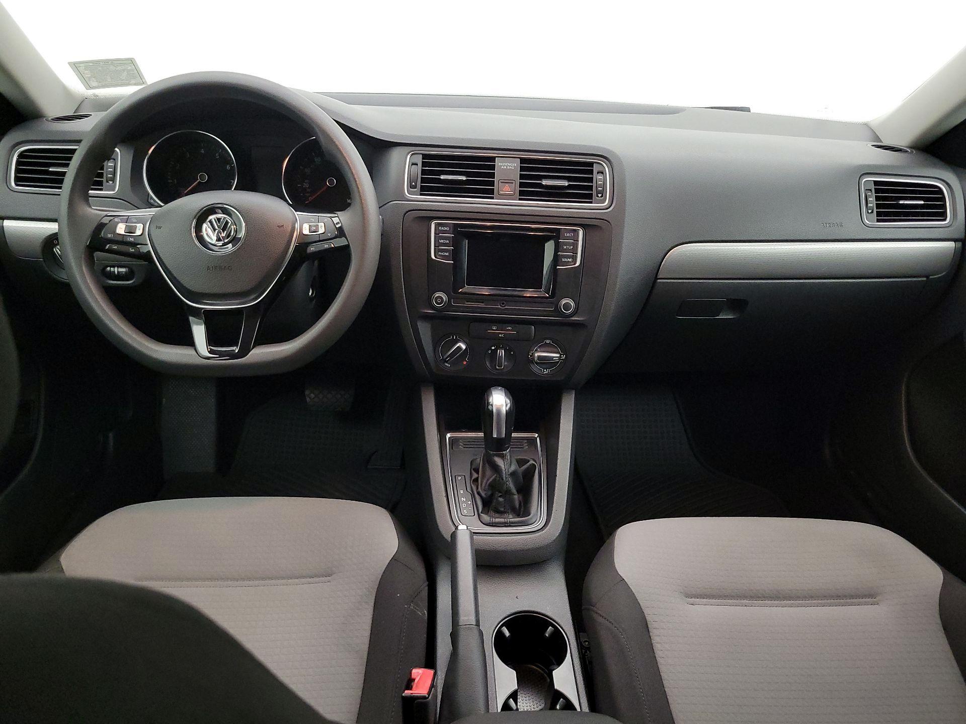 Thumbnail: 2017 Volkswagen Jetta - 9