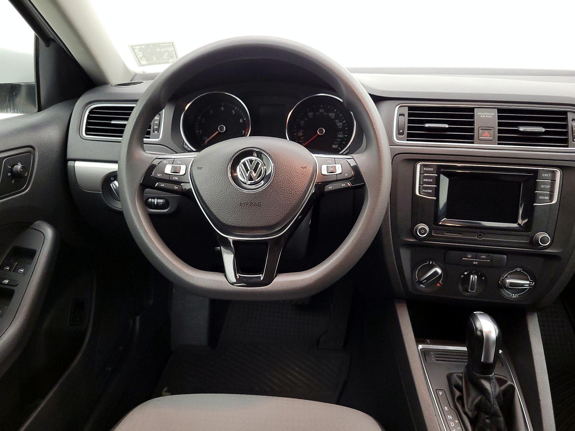 Thumbnail: 2017 Volkswagen Jetta - 10