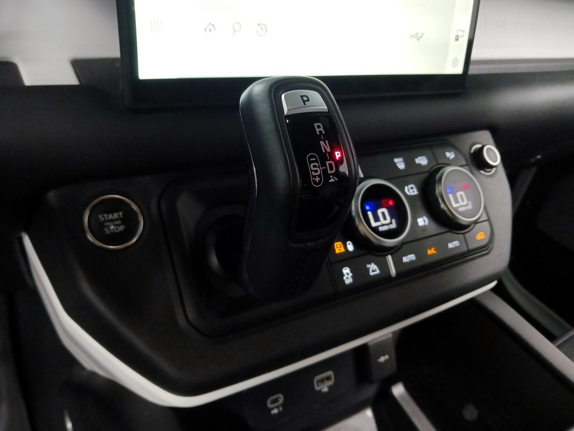 Thumbnail: 2024 Land Rover Defender - 17
