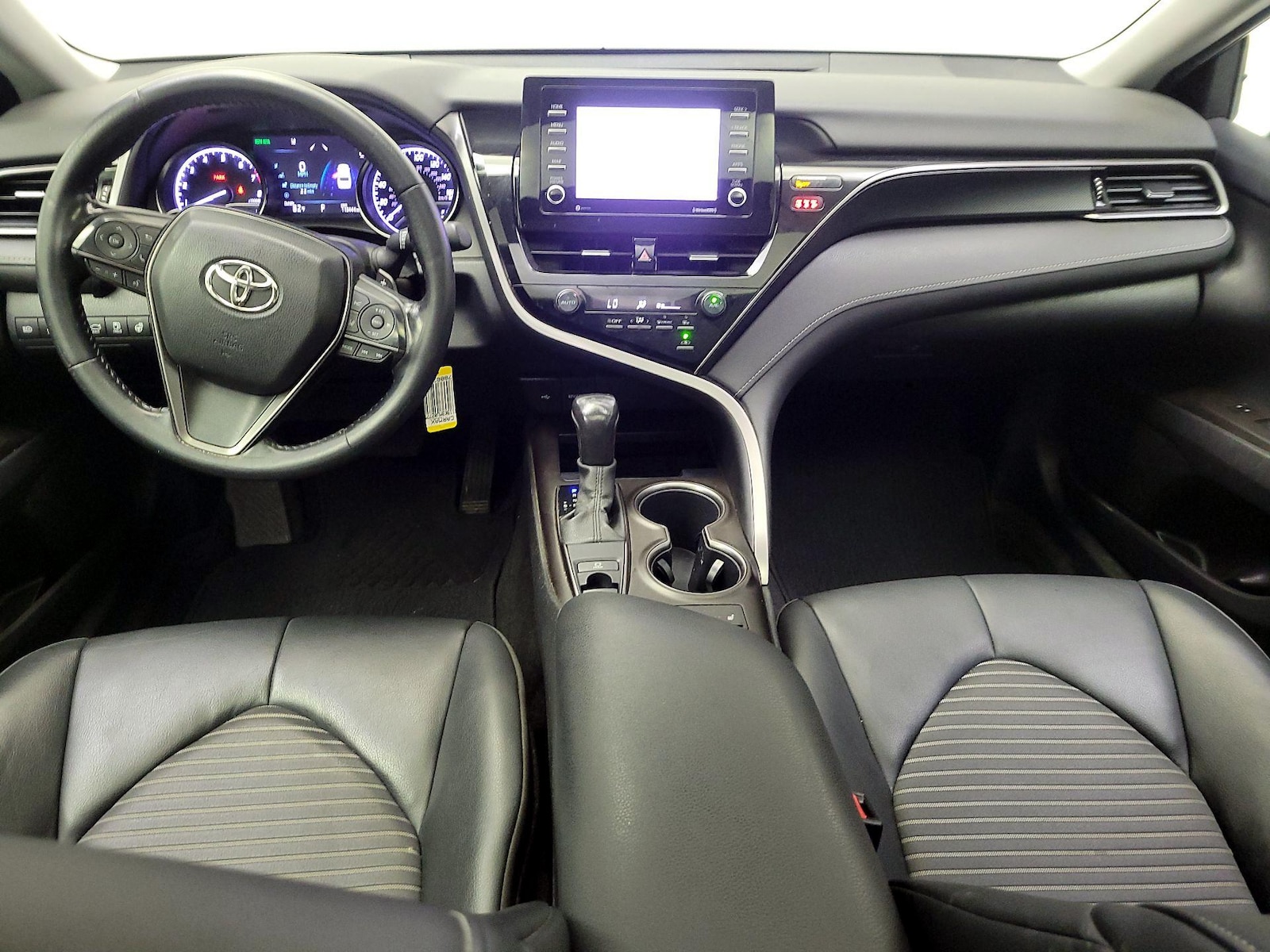 2021 Toyota Camry SE - Photo 10