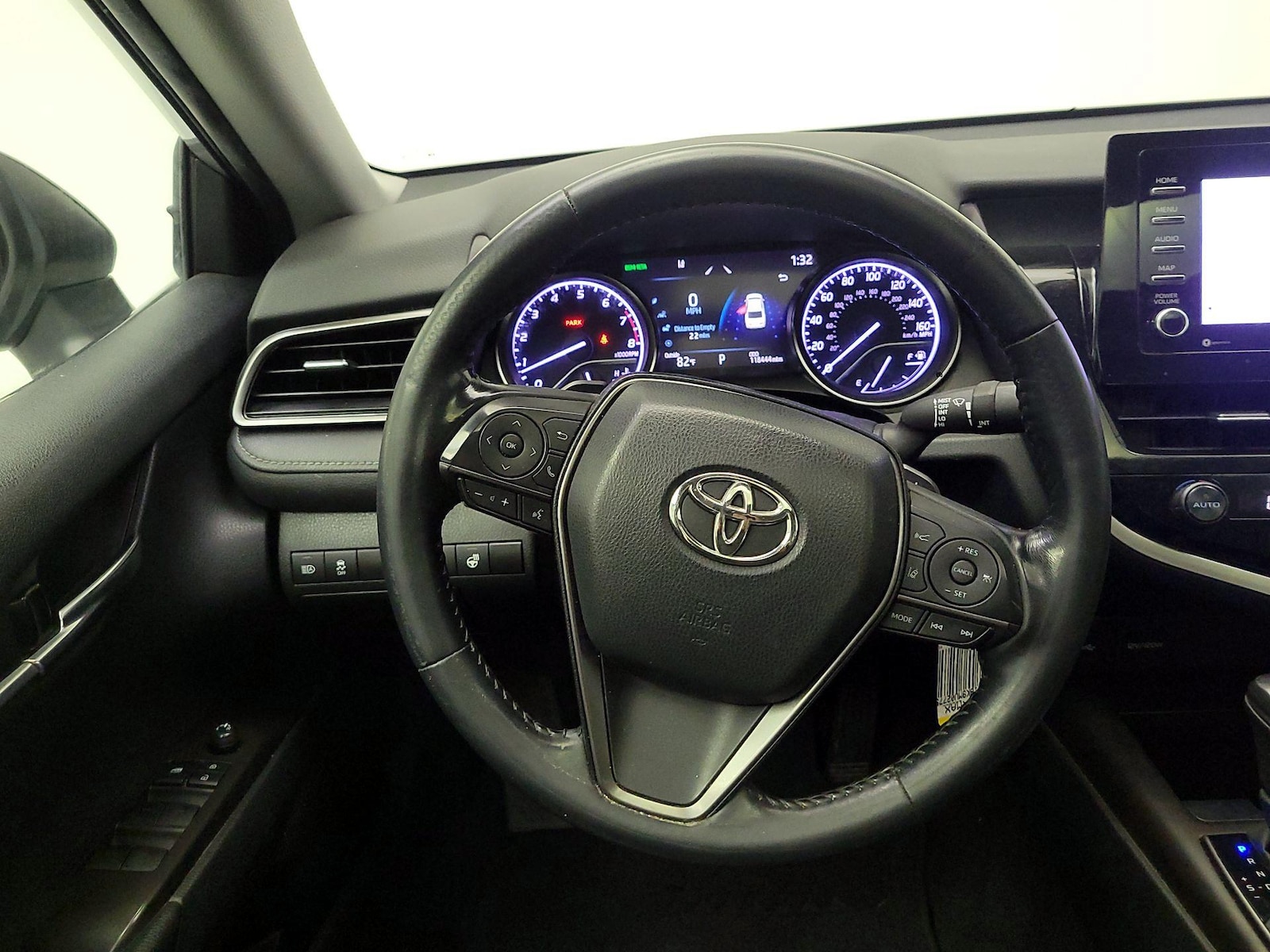 2021 Toyota Camry SE - Photo 11
