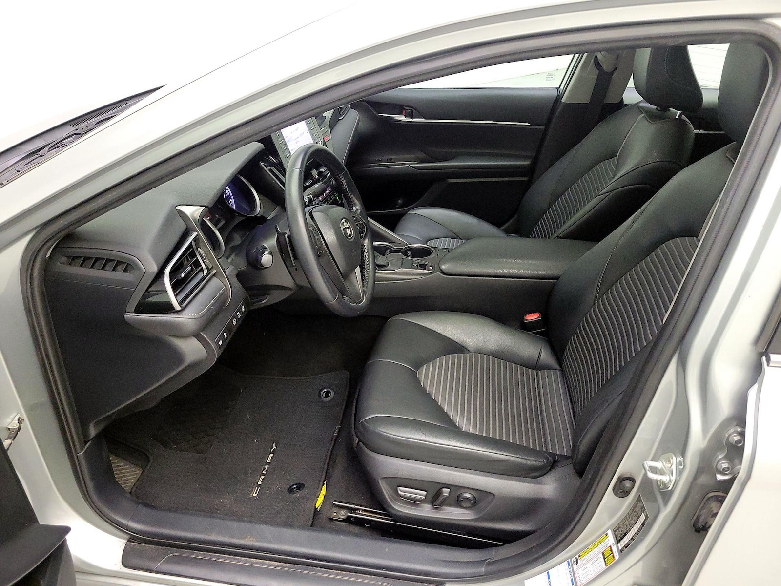 2021 Toyota Camry SE - Photo 12
