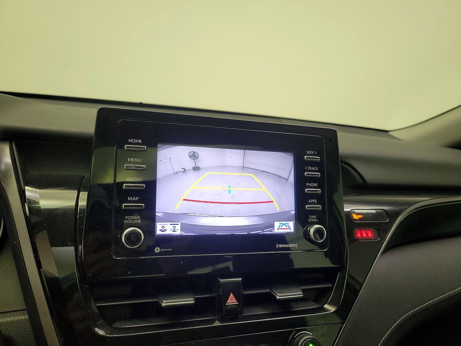2021 Toyota Camry SE - Photo 15