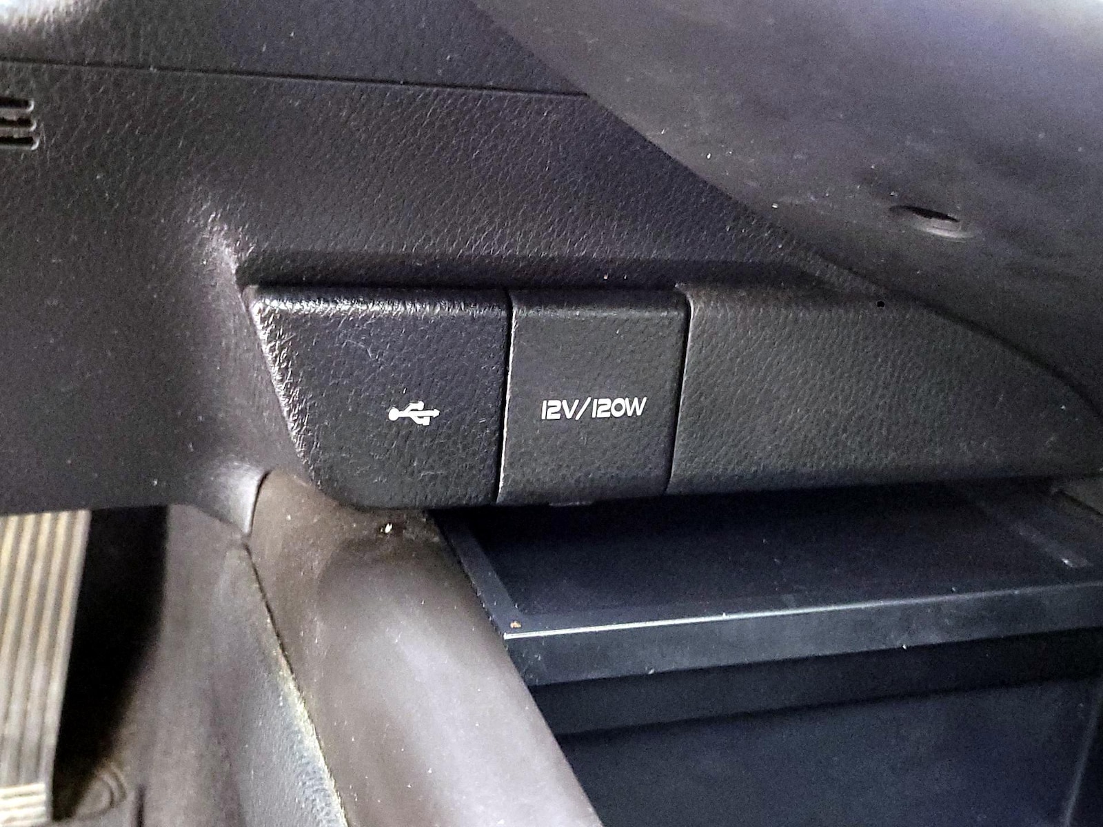2021 Toyota Camry SE - Photo 19